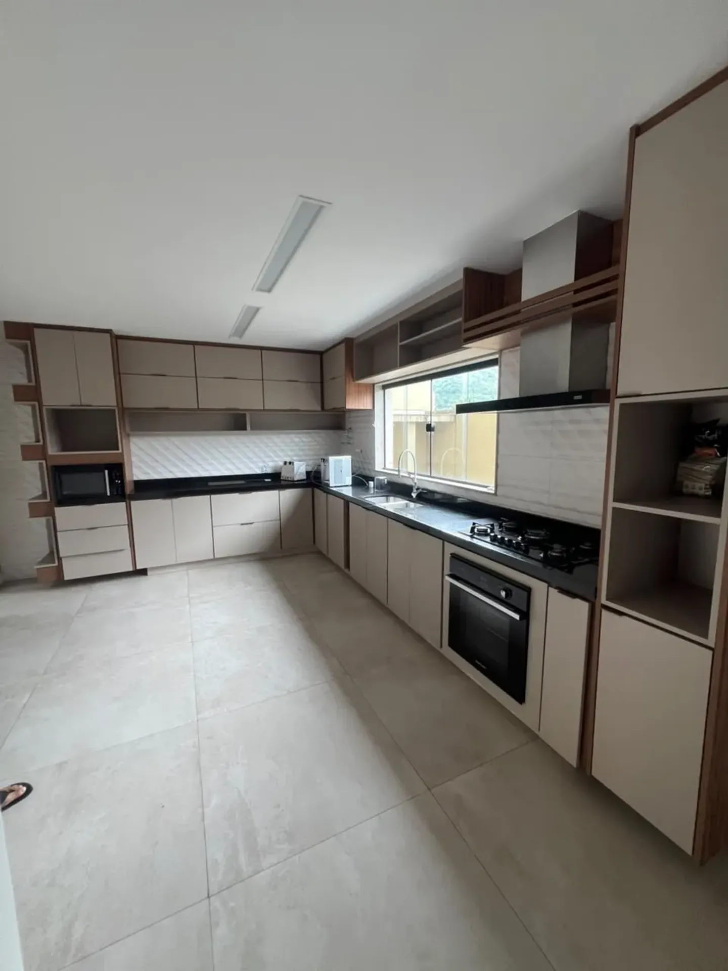 House, 240 m², with a glass-enclosed balcony — photo 16