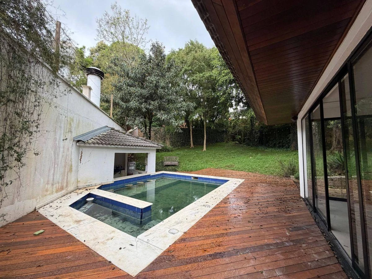 4-bedroom house with a bathtub — photo 9