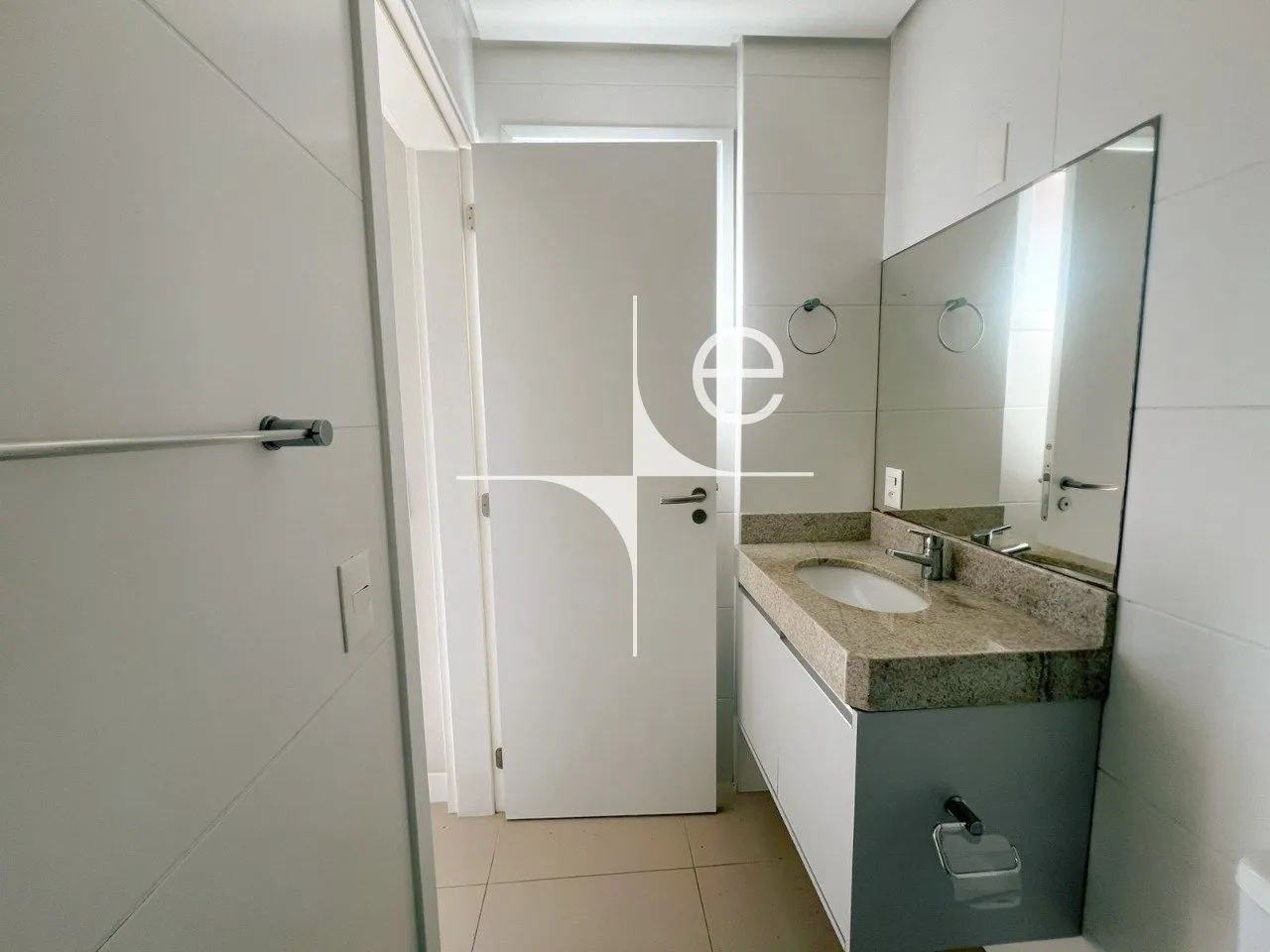 76 m² apartment with 2 bedrooms and a built-in balcony grill — photo 22