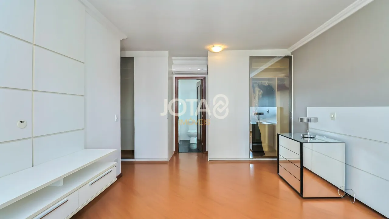 249 m² rental apartment with 3 bedrooms and a suite — photo 20