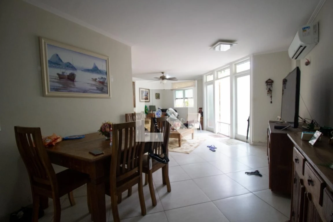 4-bedroom house with a walk-in closet in Rio de Janeiro — photo 37