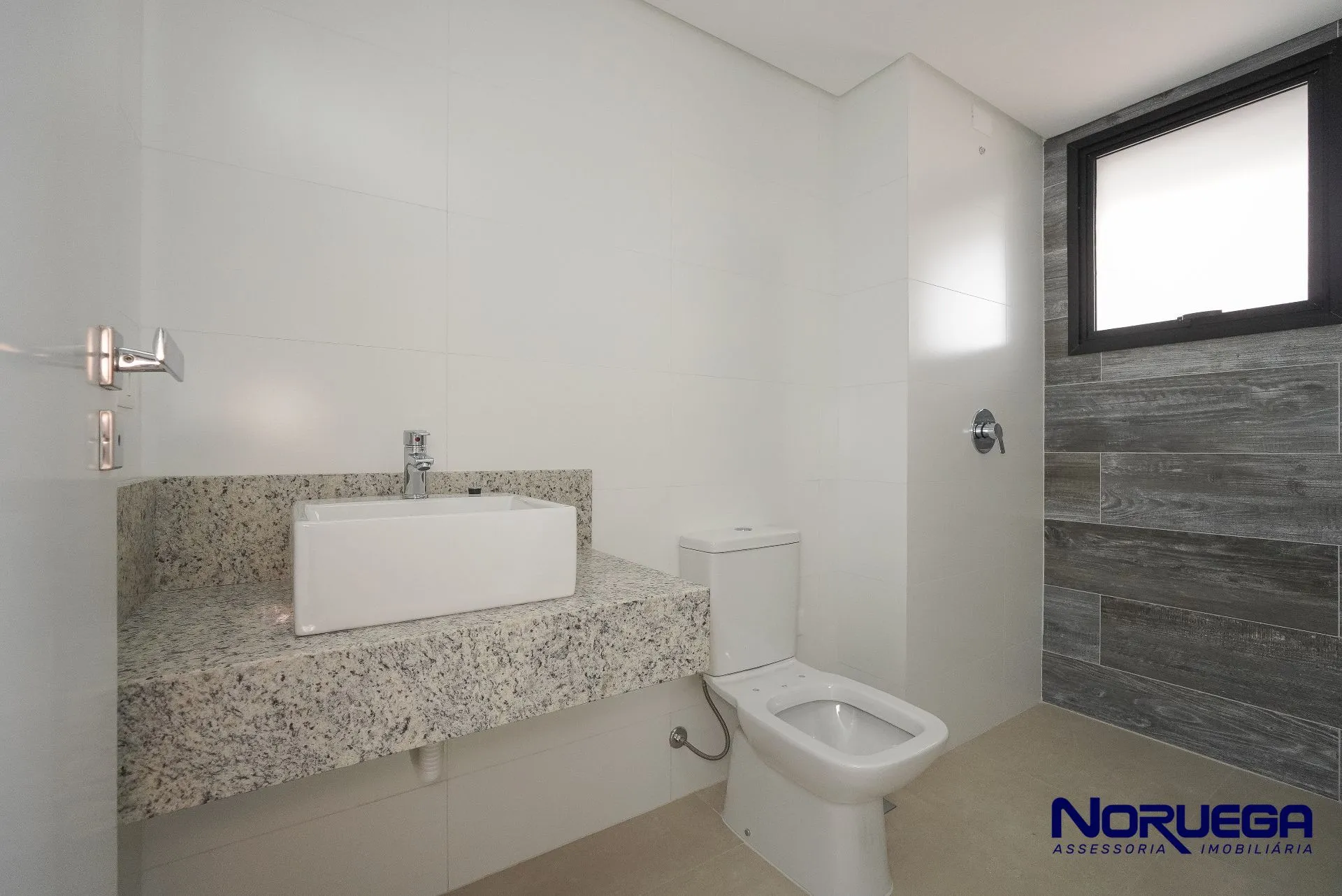 3-bedroom apartment with a glass-enclosed balcony — photo 24