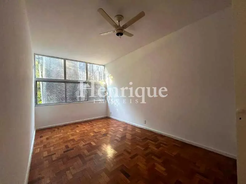 Apartment, 170 m², with wood or laminate floors — photo 4