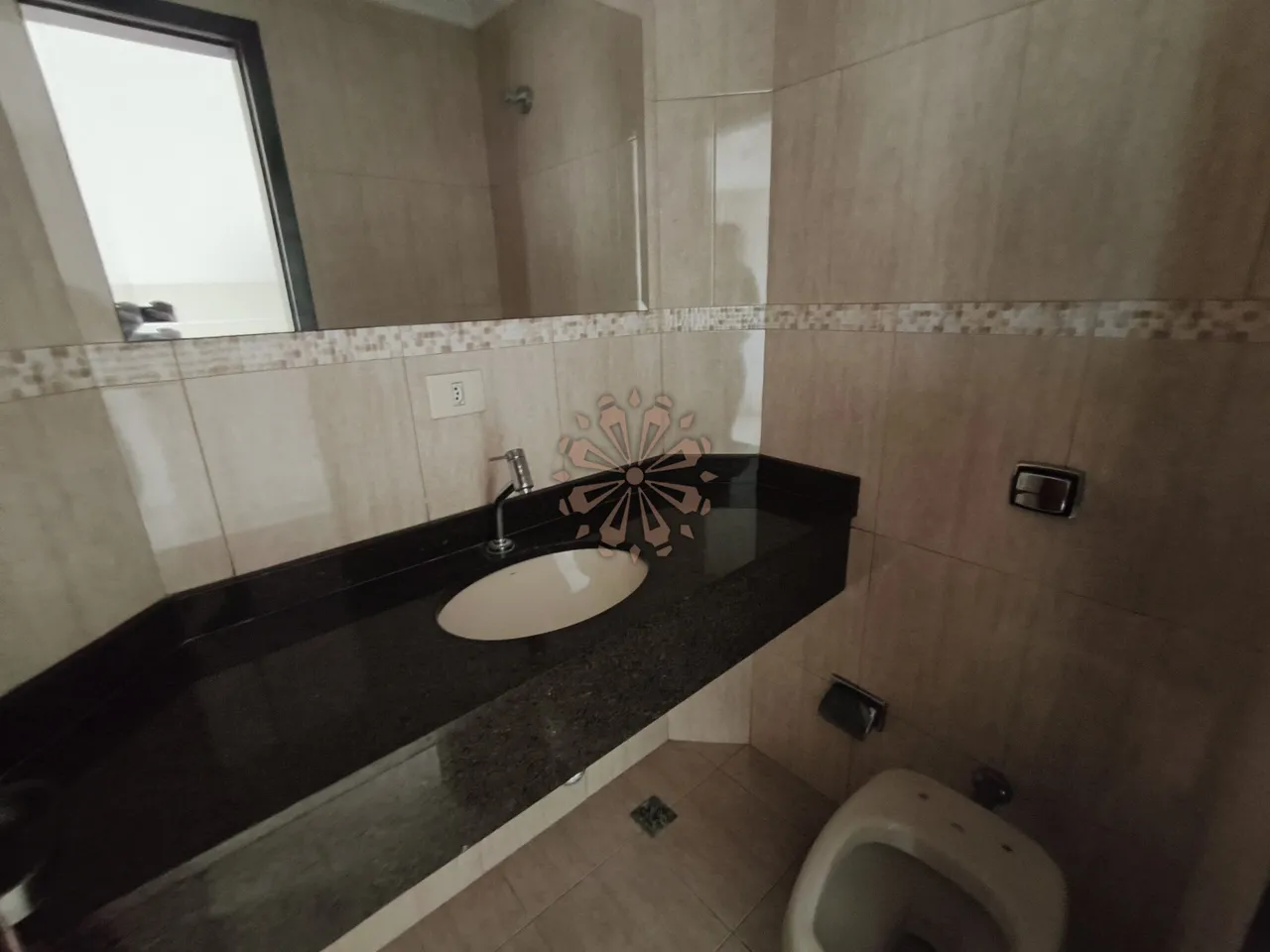 House with 3 bedrooms and 3 bathrooms across 250 m² — photo 13