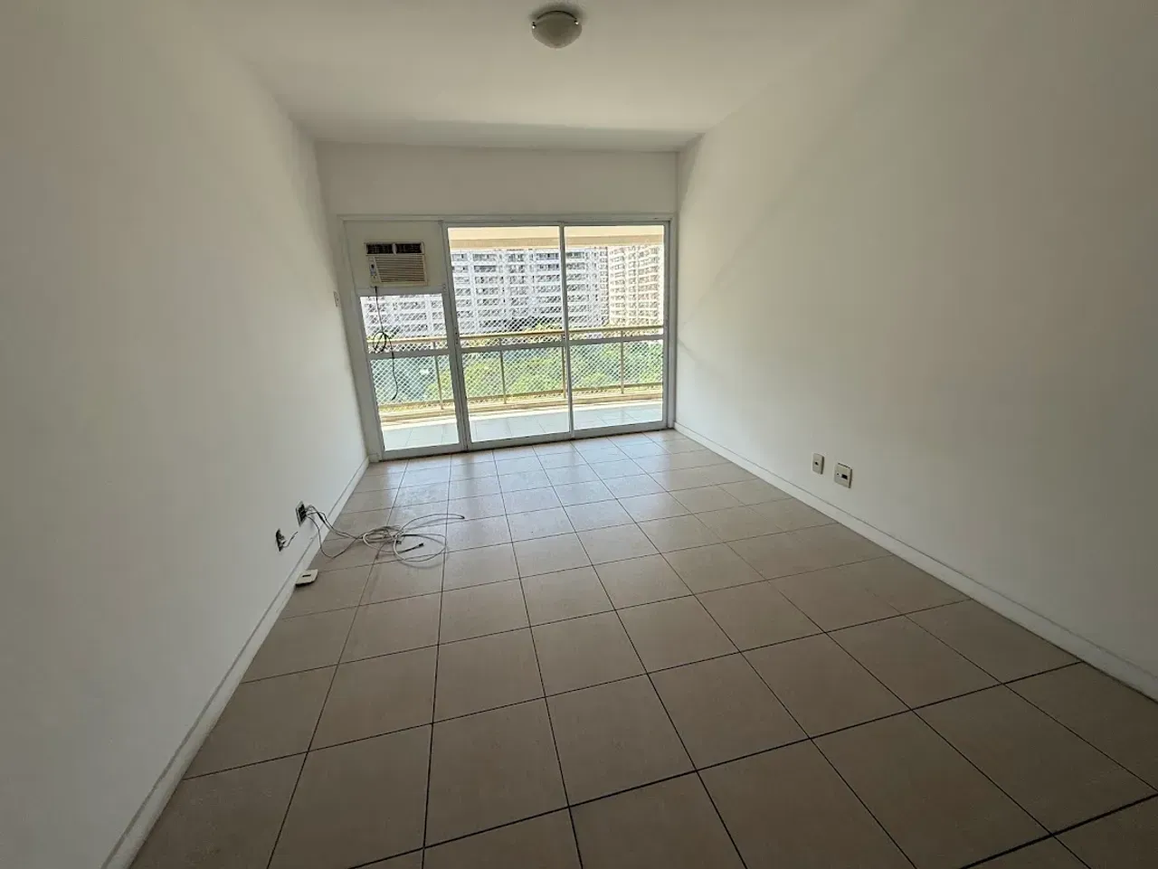 4-bedroom apartment in a building with a gym — photo 13