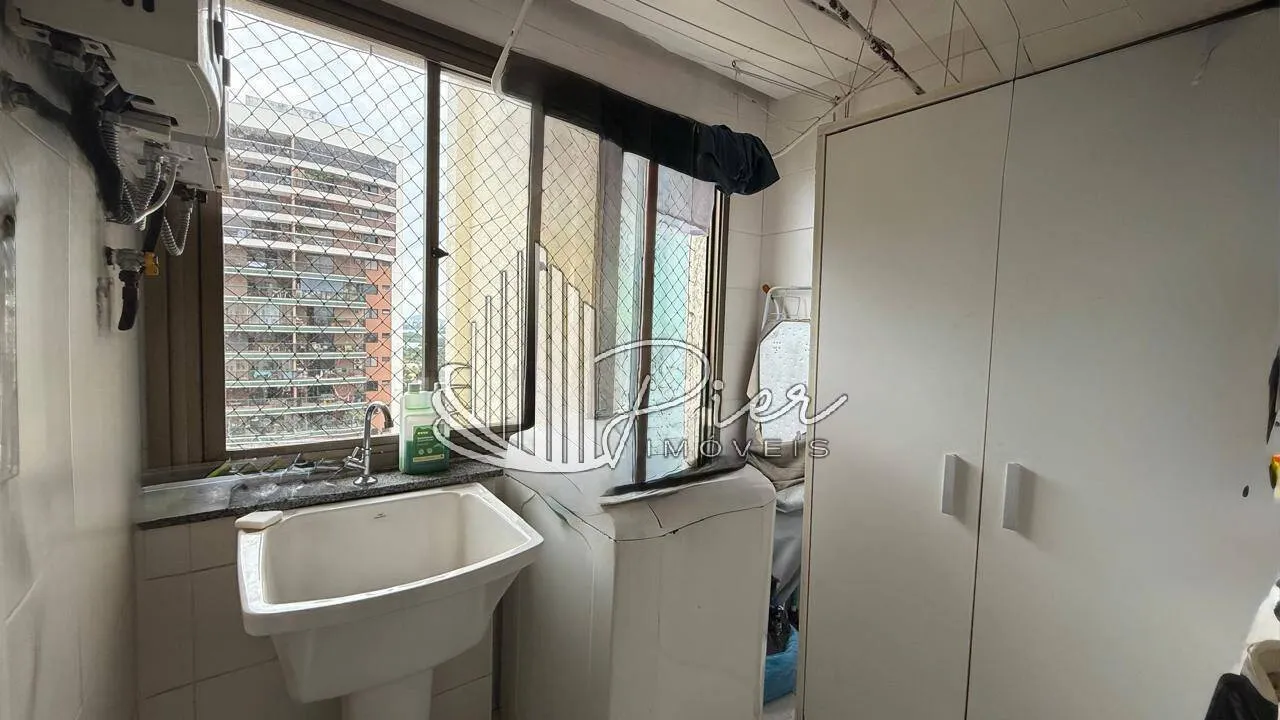 3-bedroom apartment in a building with a heated pool — photo 9