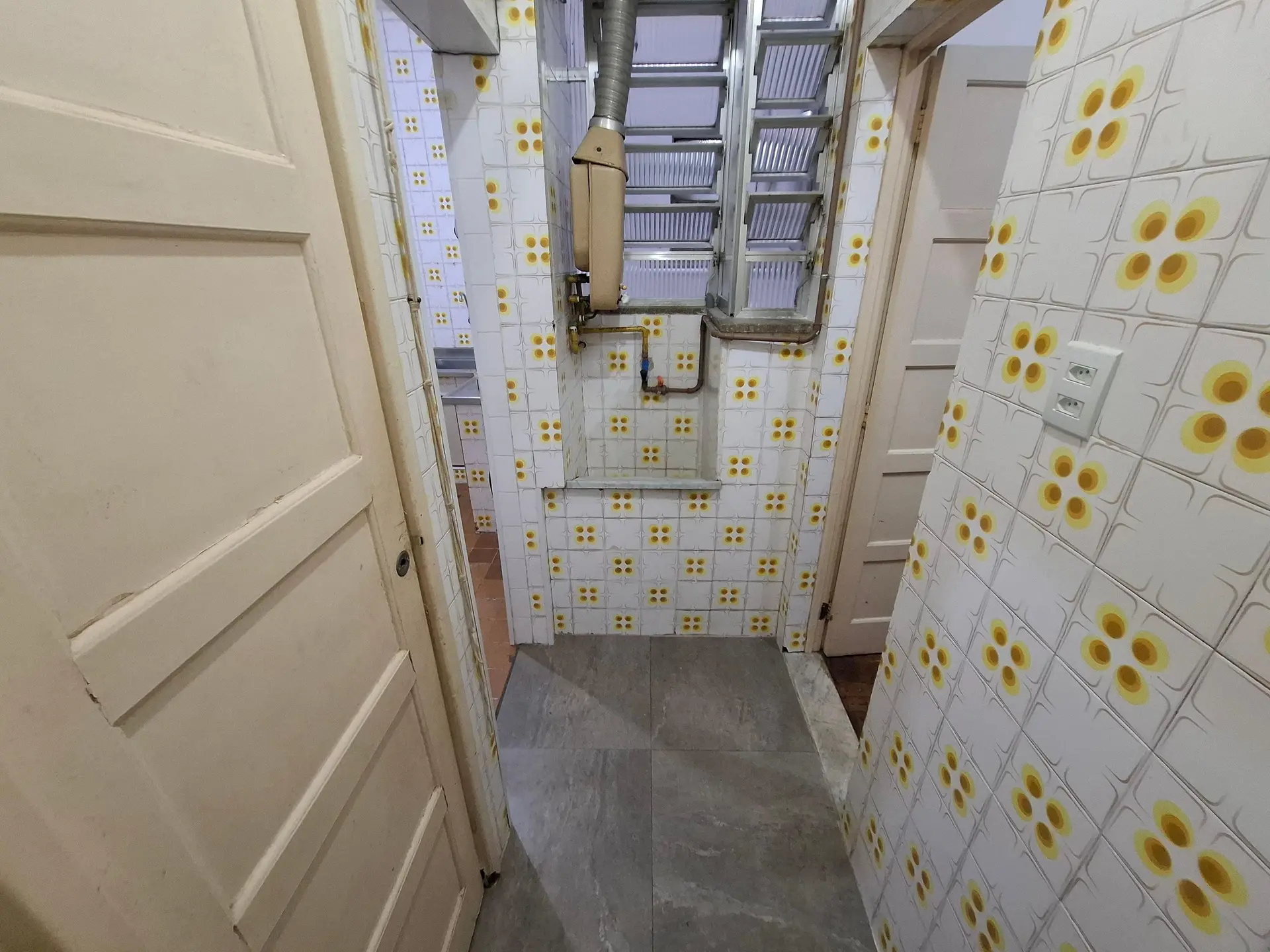 Unfurnished 3-bedroom apartment with 3 bathrooms — photo 34
