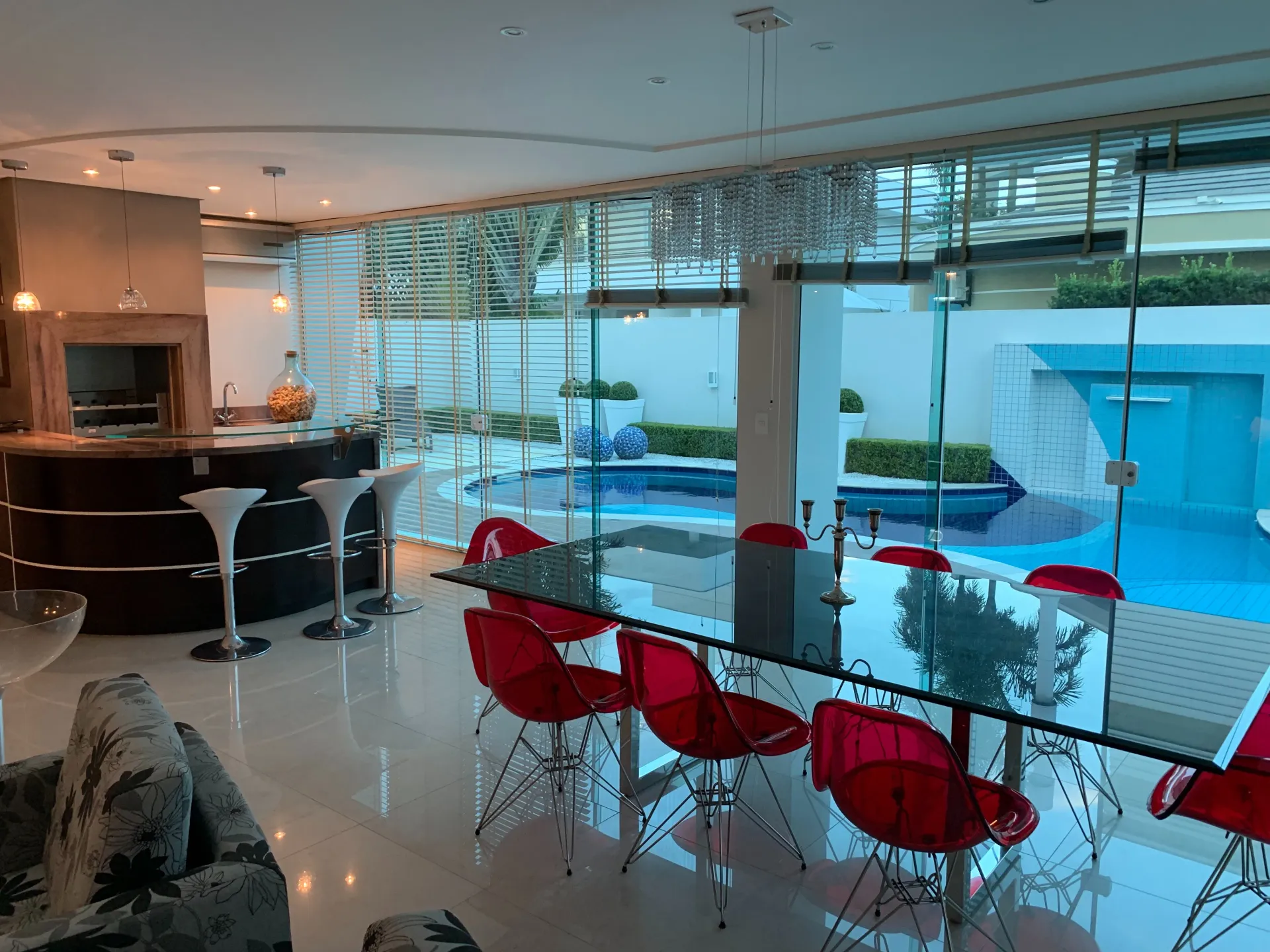Casa para locação com 4 suítes e 450 m²