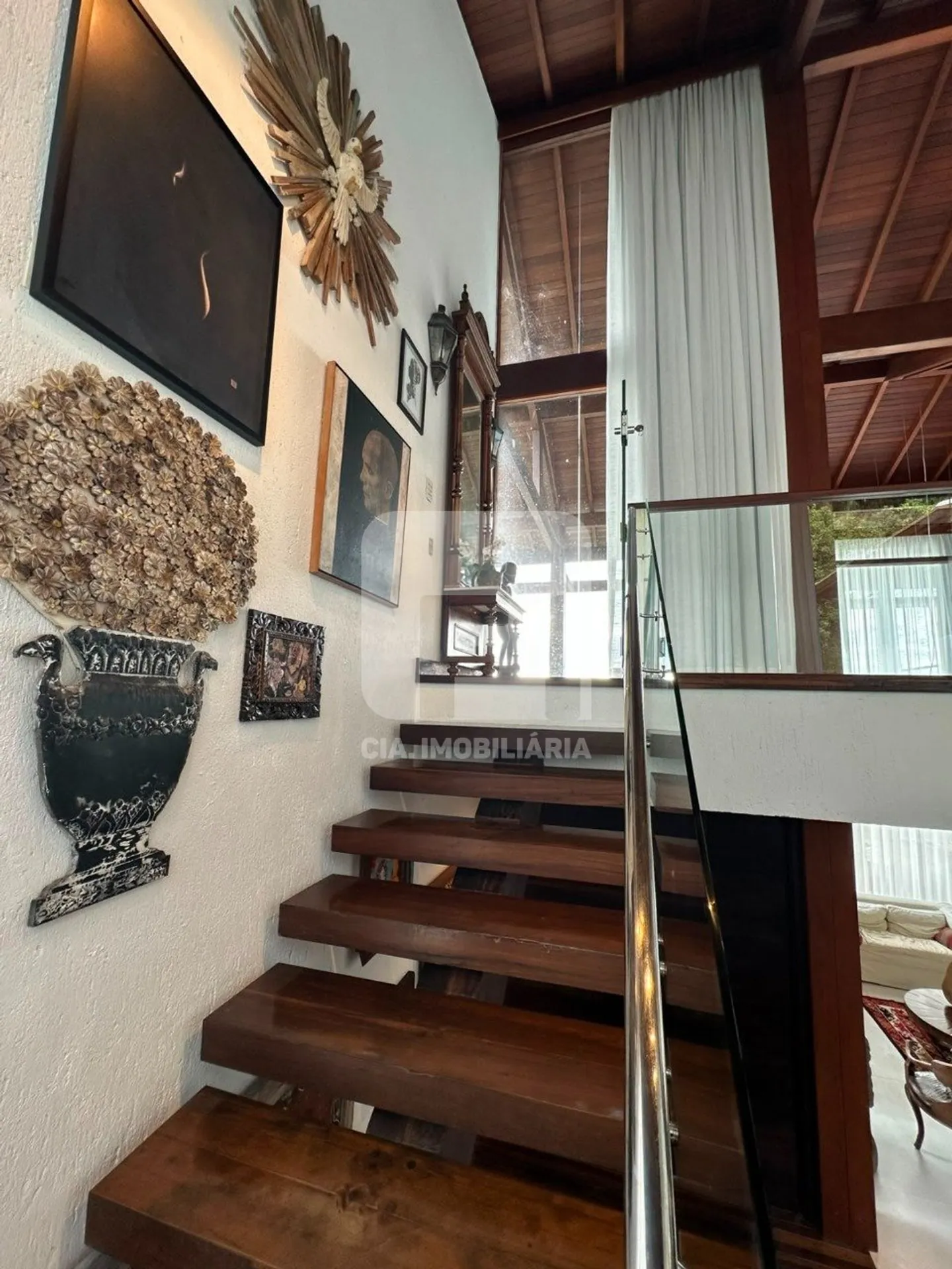 Furnished house with 6 bedrooms and 650 m² total — photo 85