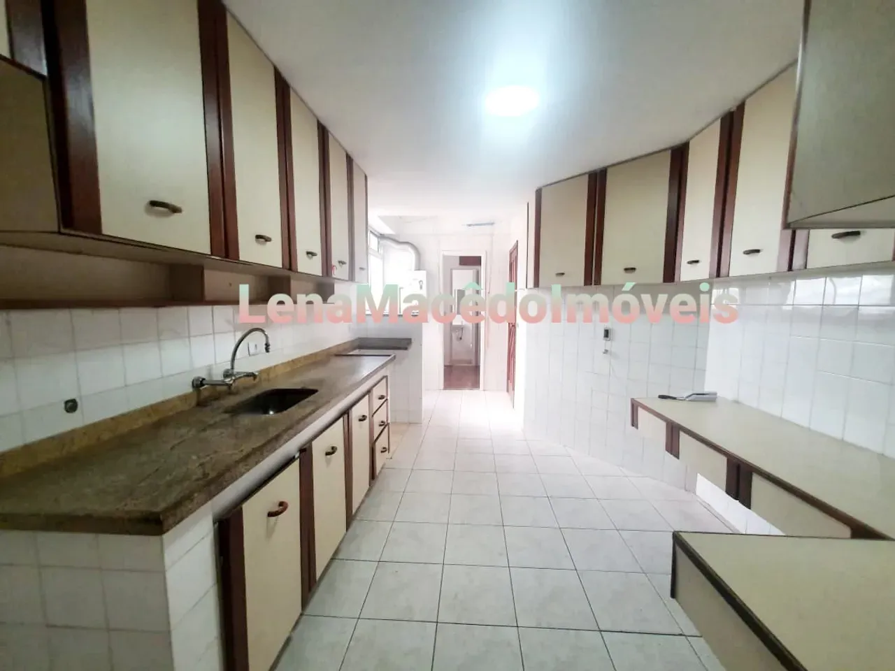4-bedroom apartment with balcony and 1 parking space — photo 32