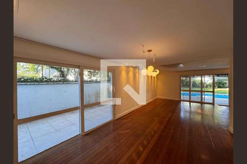 Дом в кондоминиуме с 3 спальнями и 350 м²