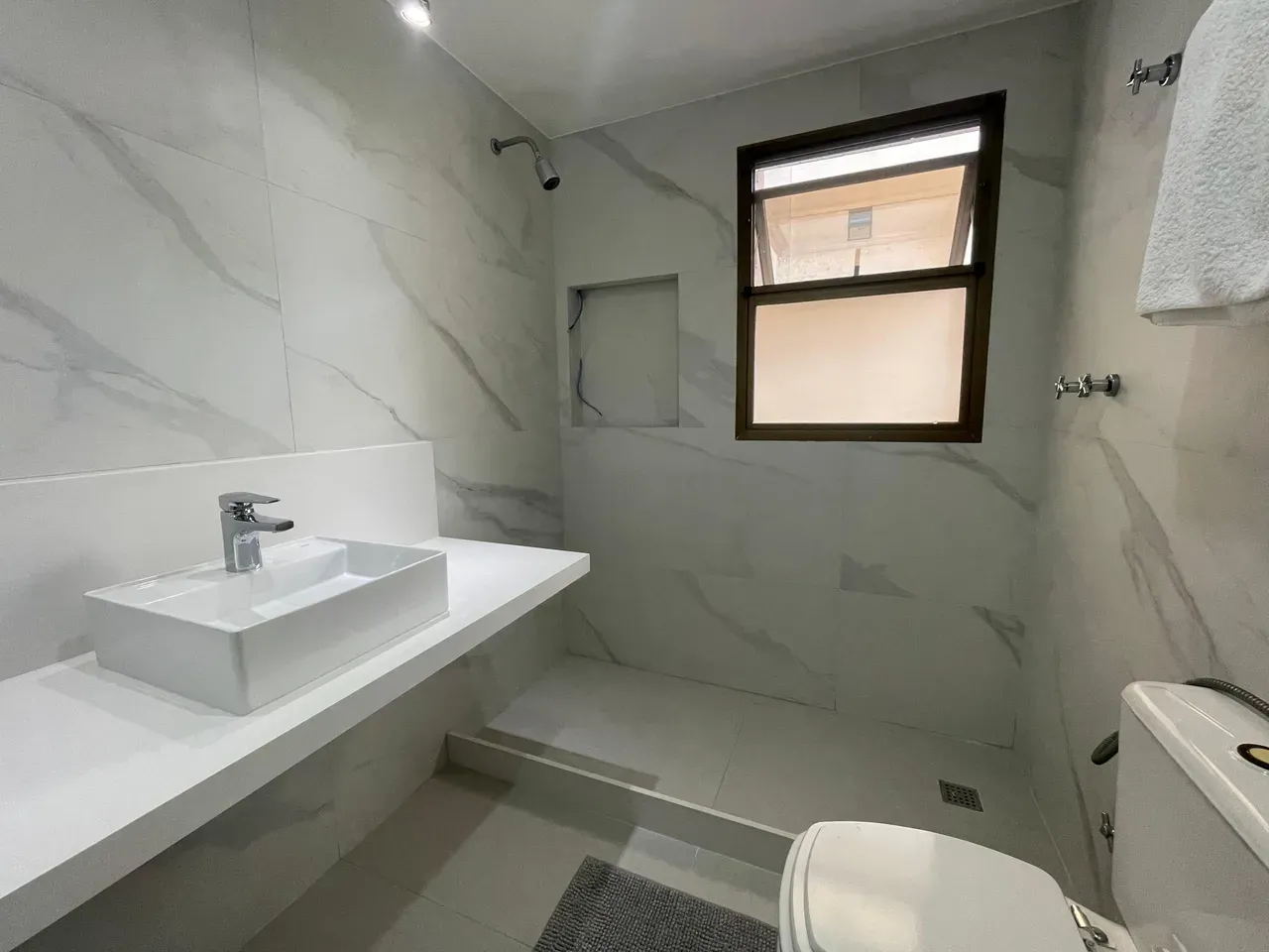 4-bedroom apartment with a dishwasher — photo 12