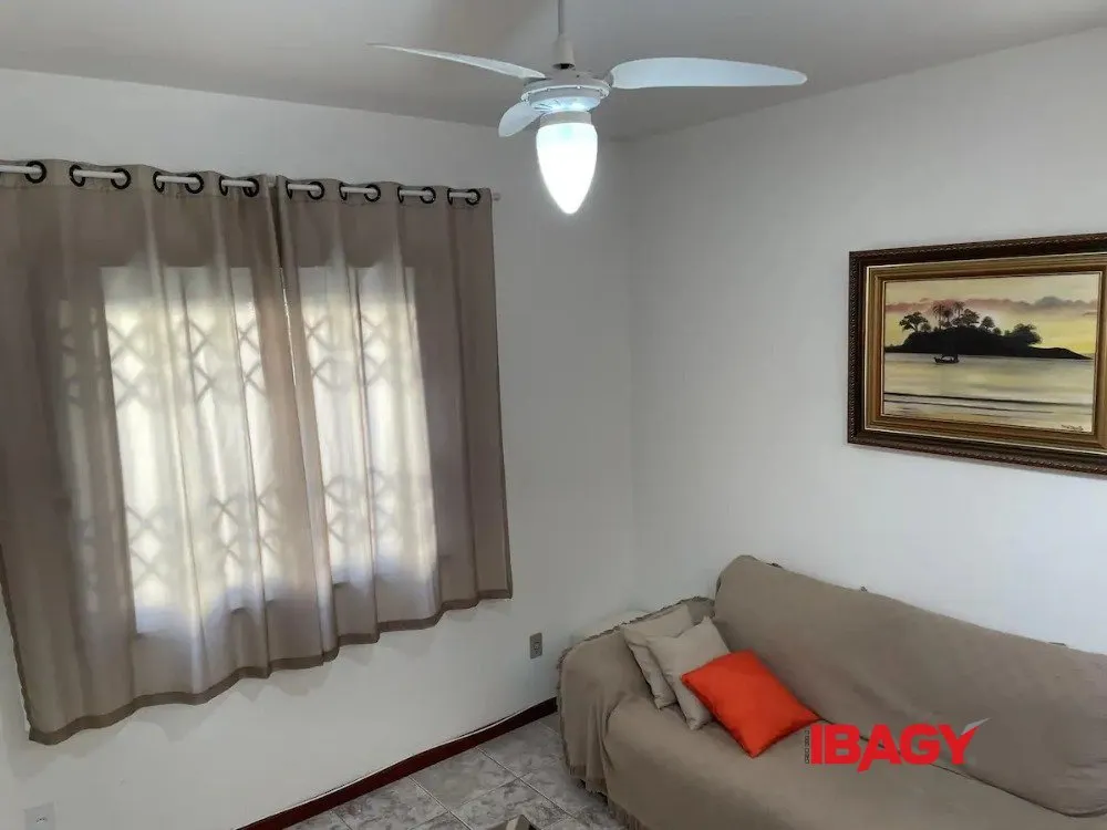 3-bedroom house with a water view in Florianópolis — photo 23