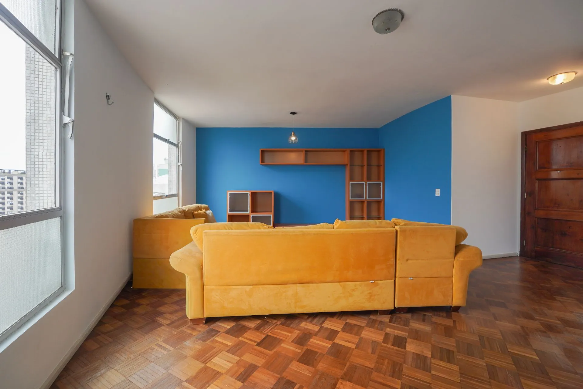Home office in a 3-bedroom apartment, 140 m² — photo 4