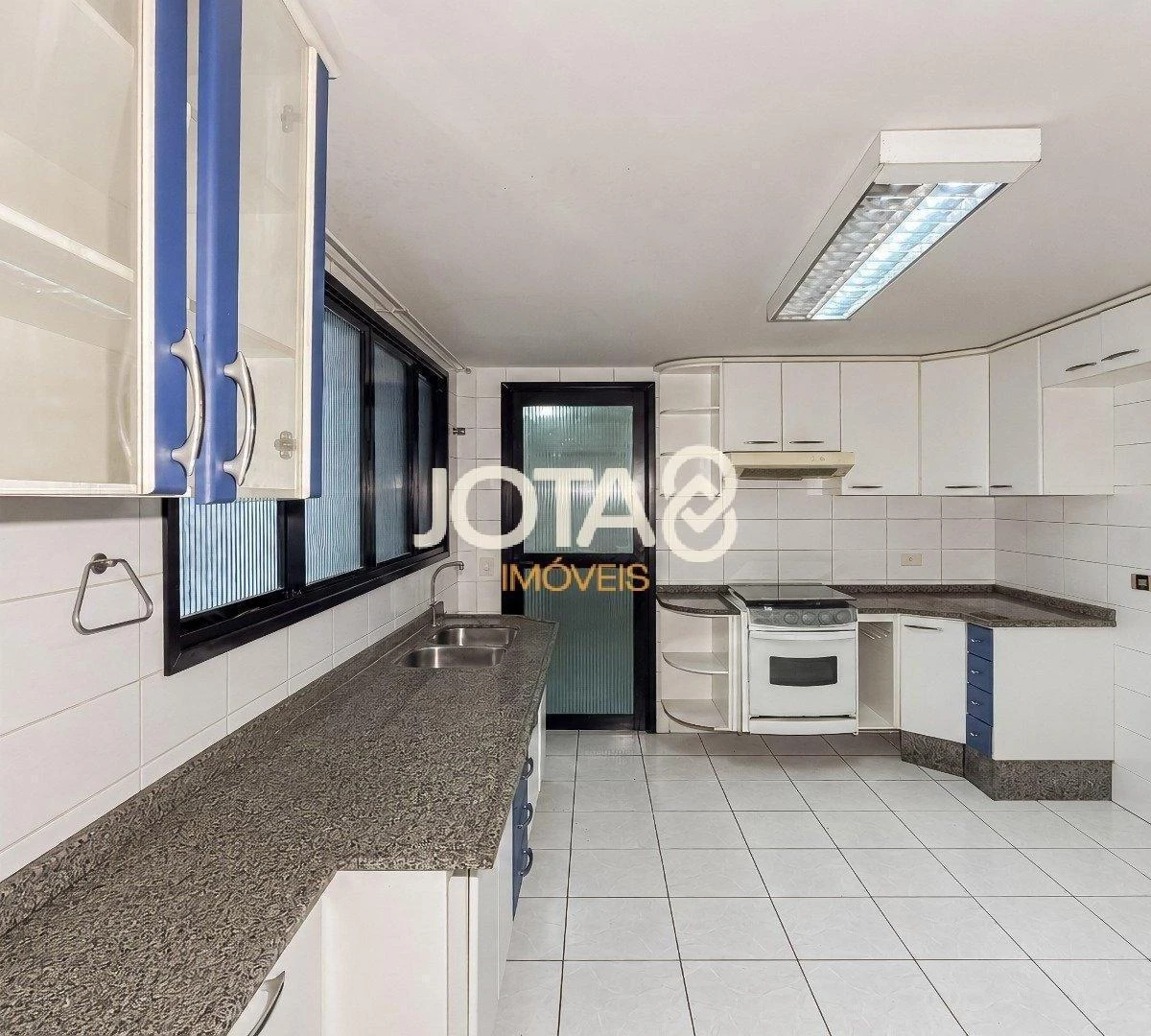 3-bedroom apartment with 1 en-suite and 3 bathrooms — photo 2