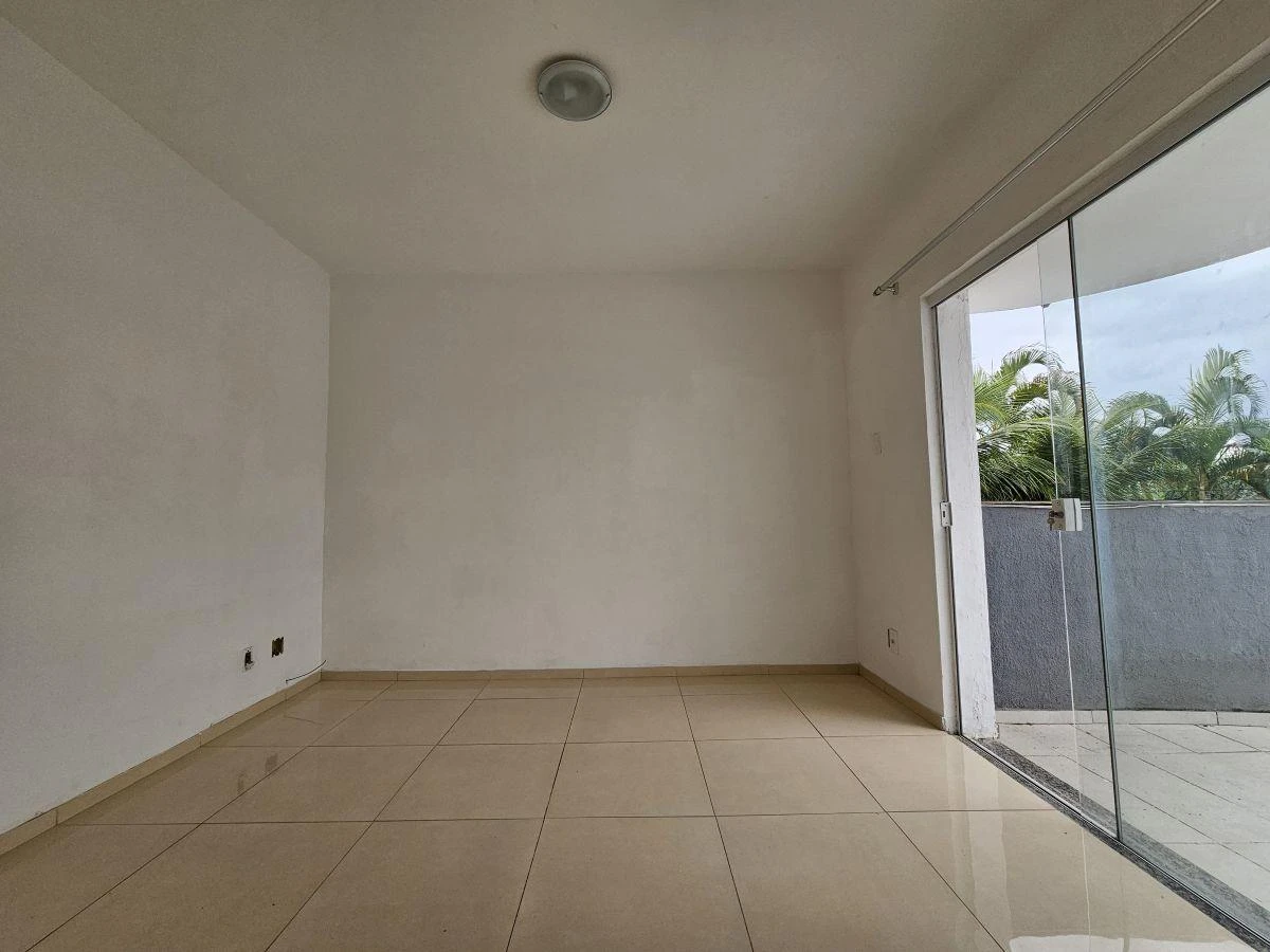 6-bedroom house with a closed-off kitchen — photo 13