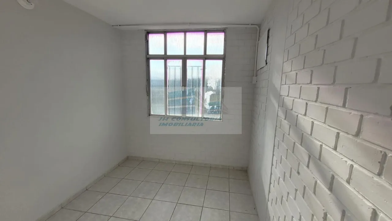 Empty apartment with 2 bedrooms and a gas stove — photo 14