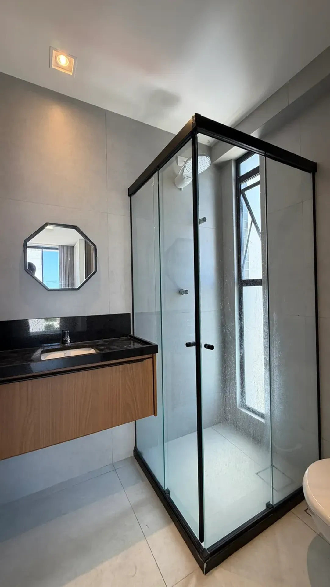2-bedroom apartment in a building with a heated pool — photo 6