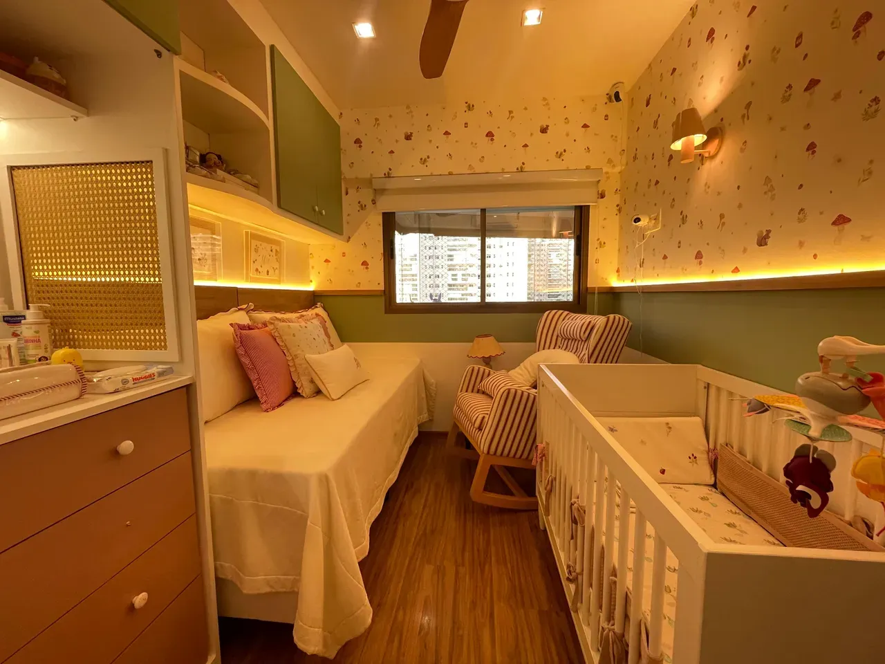 4-bedroom apartment with a dishwasher — photo 3