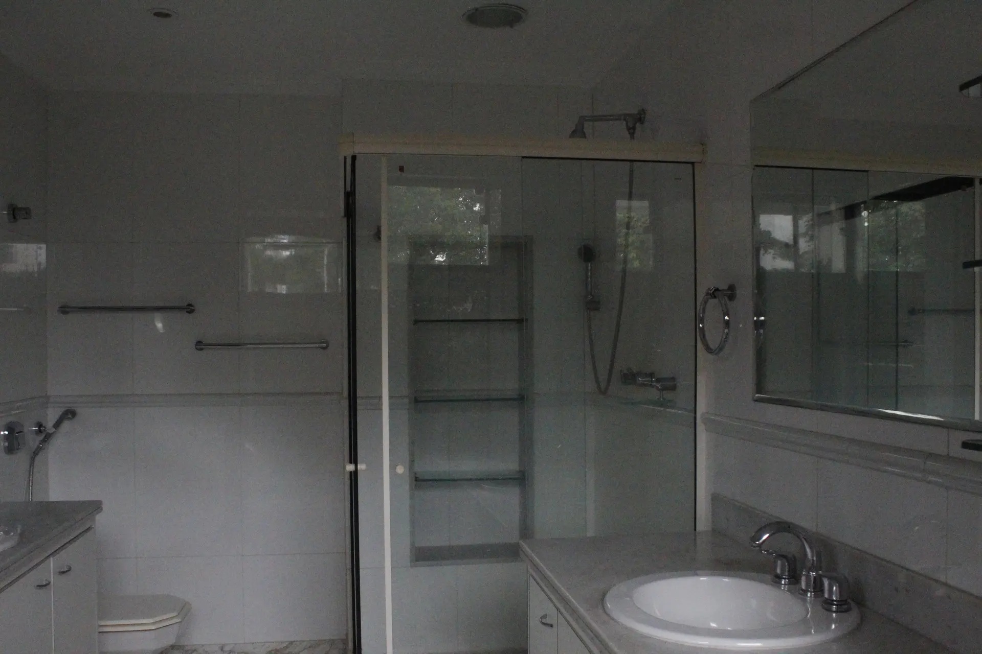 House with 5 bedrooms and 5 parking spaces — photo 31