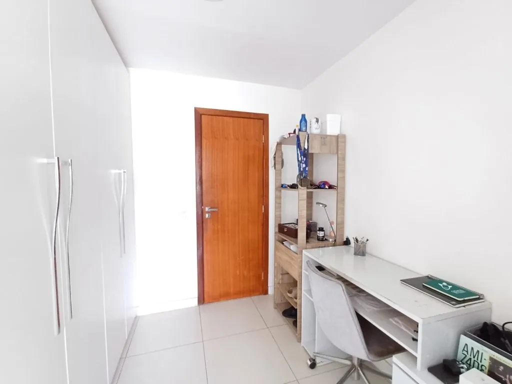 203 m² apartment with 3 bedrooms and enclosed balcony — photo 32