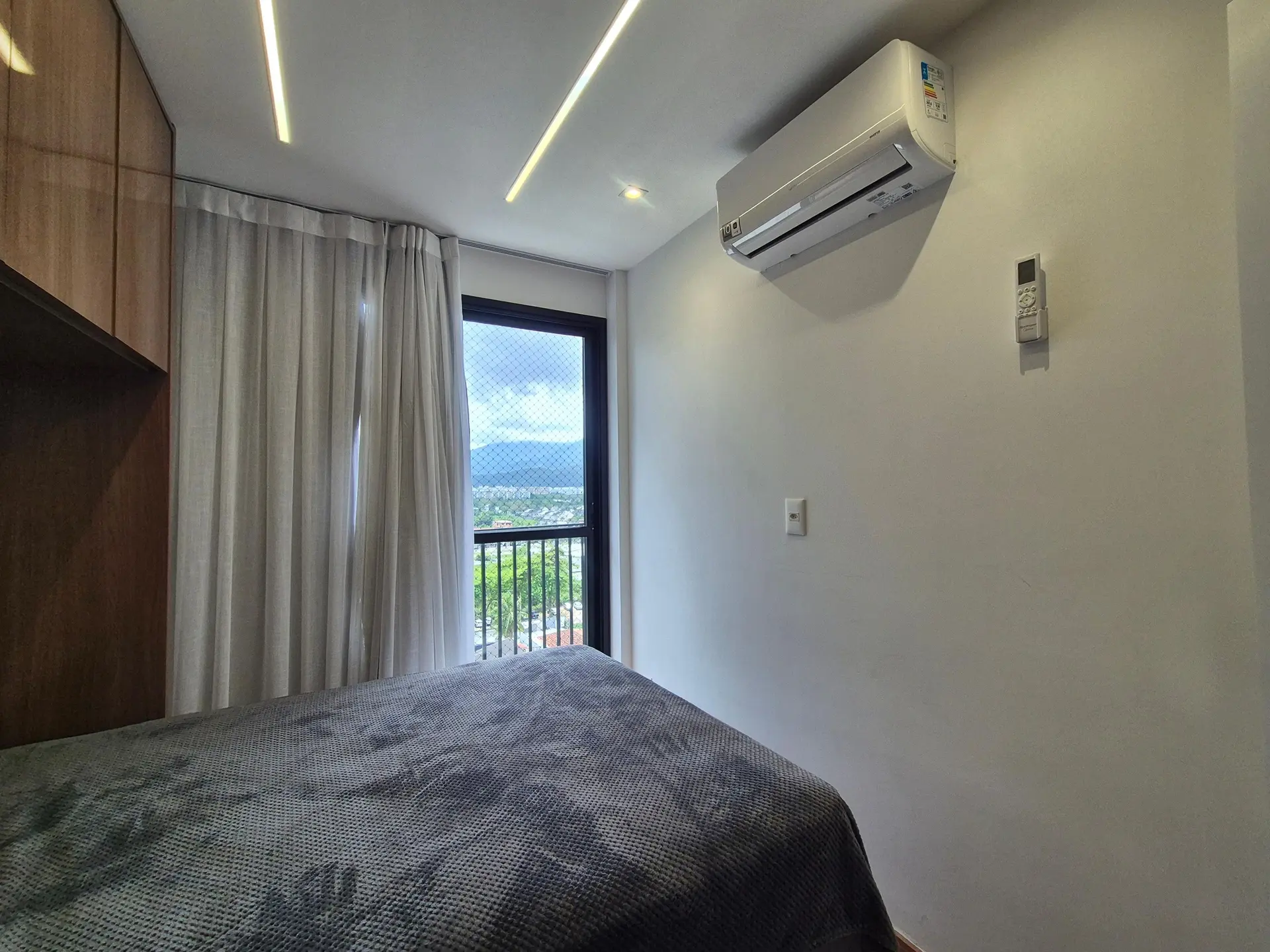 Furnished 2-bedroom apartment with enclosed balcony — photo 6