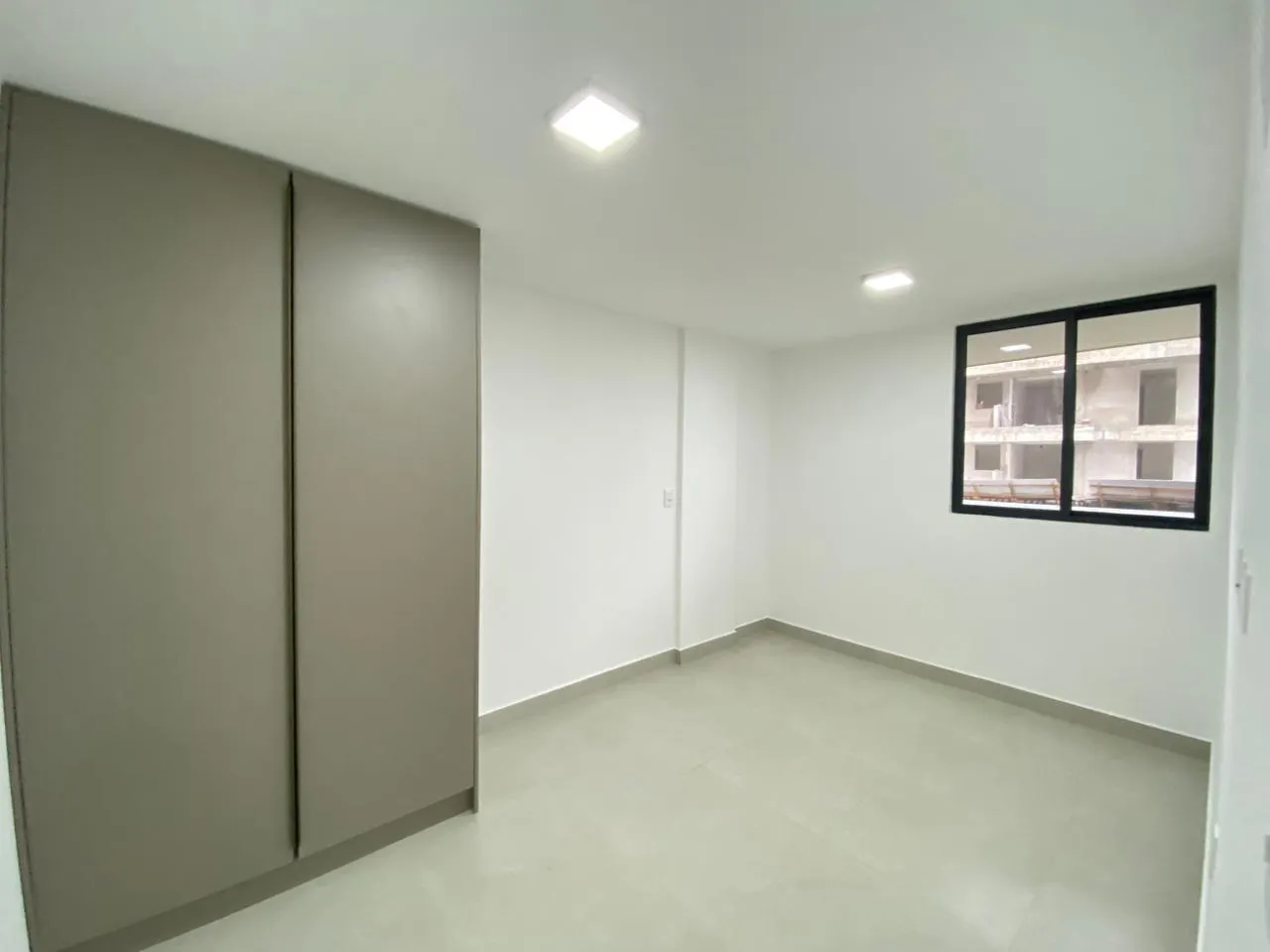 3-bedroom rental apartment with enclosed balcony — photo 18