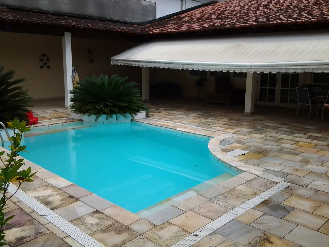 Casa com 4 quartos e 5 banheiros com fogão a gás — photo 10