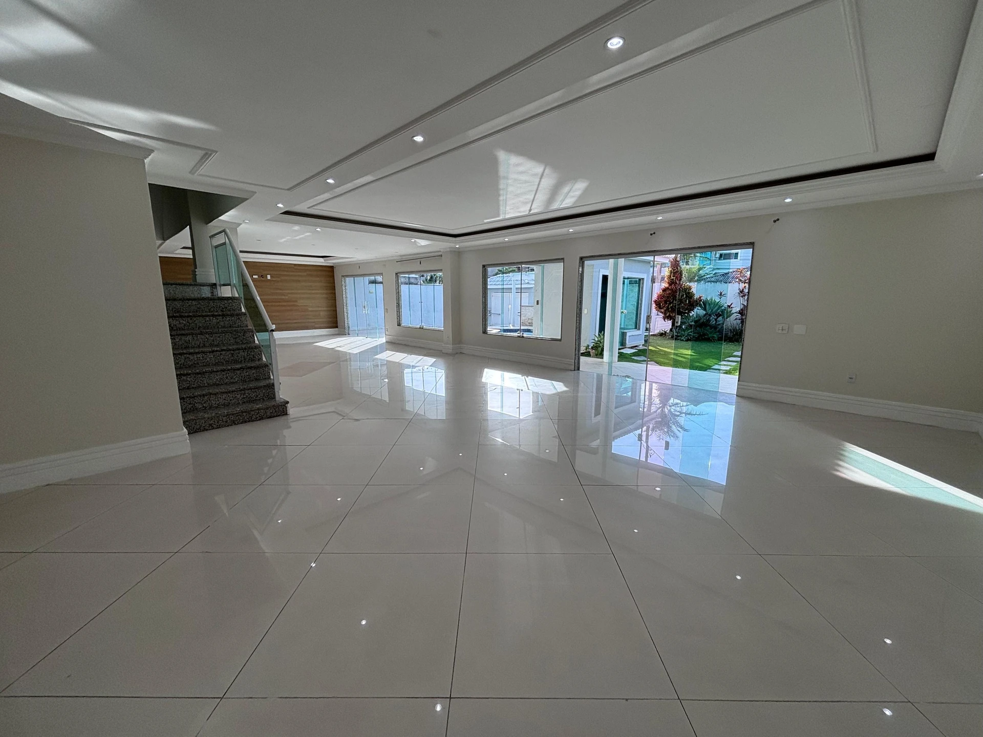 Condo house with 6 bedrooms and a balcony grill — photo 7
