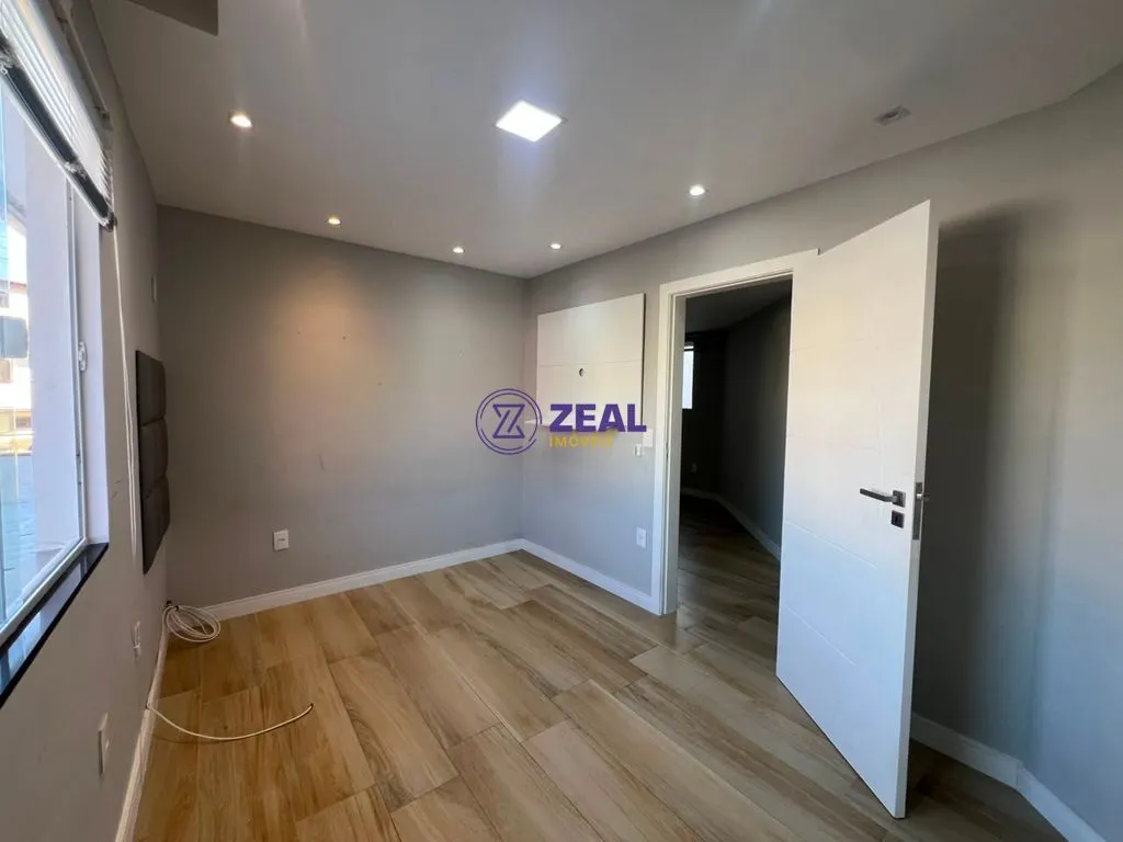 Casa de 280 m² com janelas do piso ao teto e varanda gourmet — photo 12