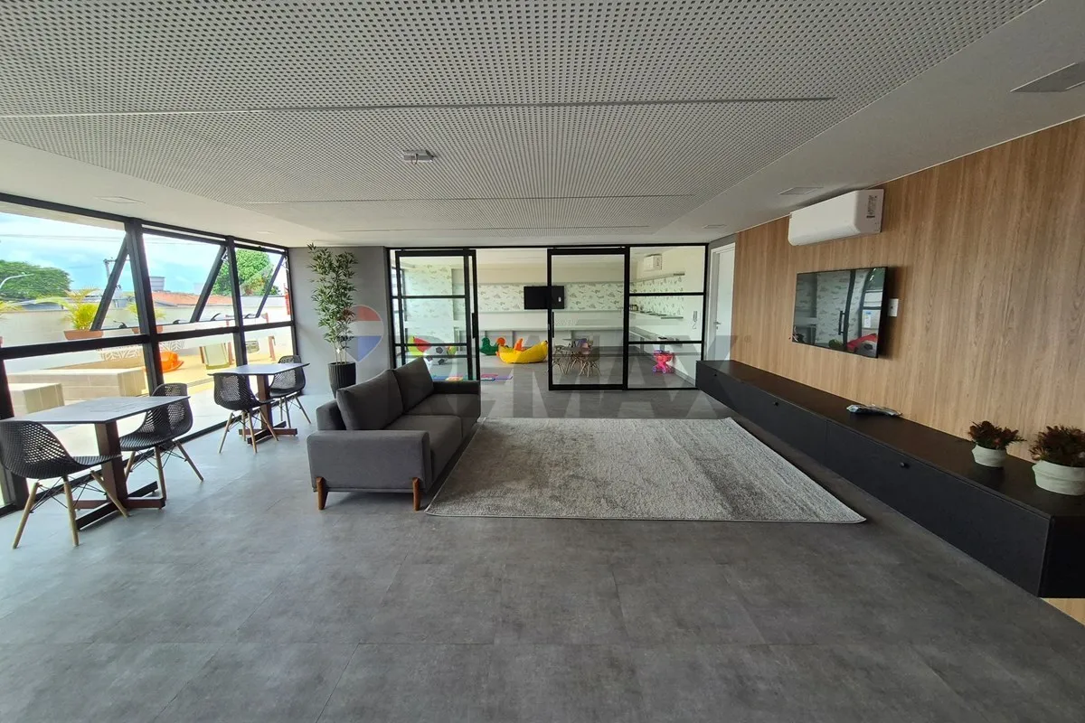 3-bedroom apartment in a building with a gym — photo 3