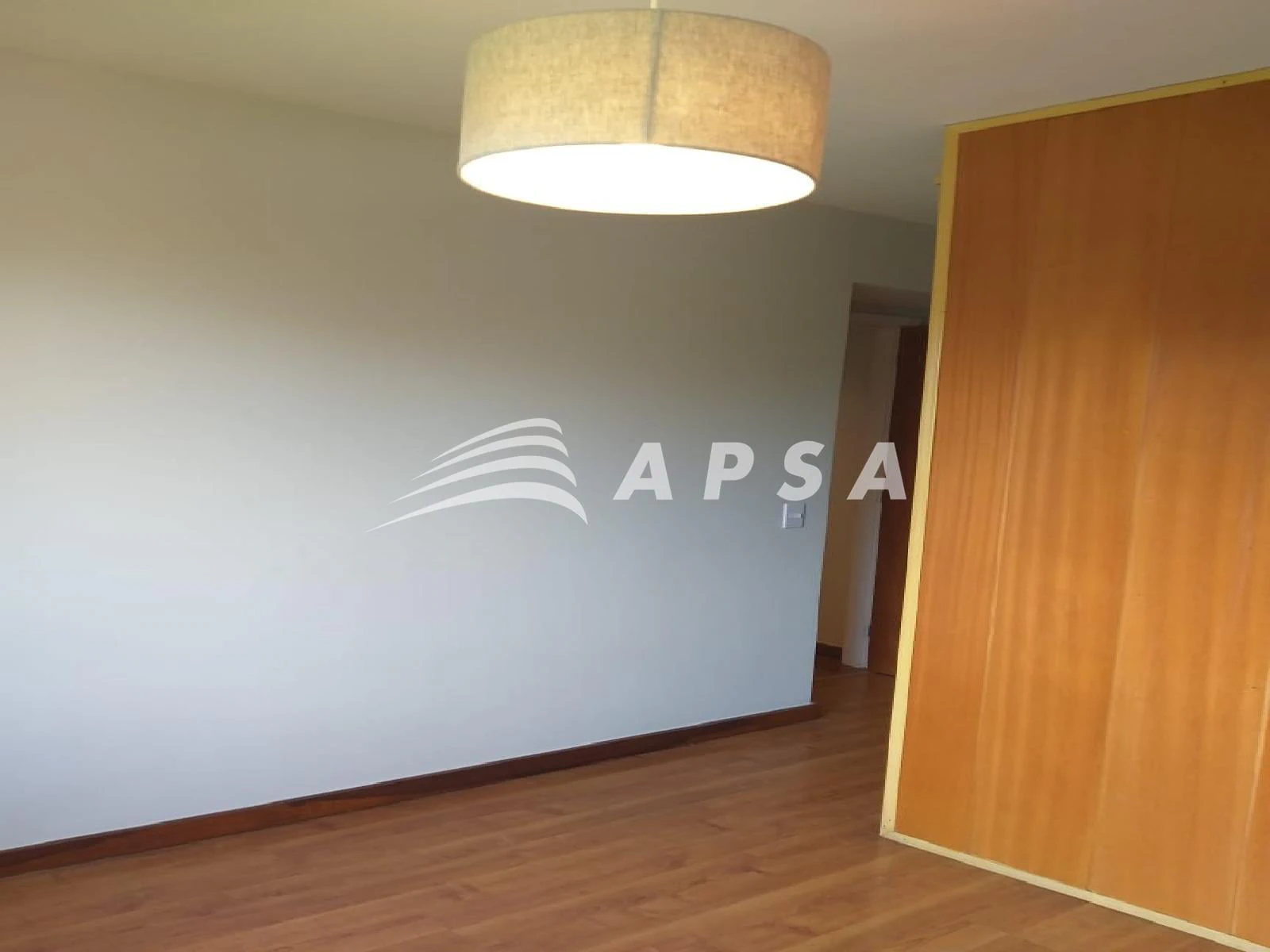 Furnished apartment, 99 m², with a glass-enclosed balcony — photo 5