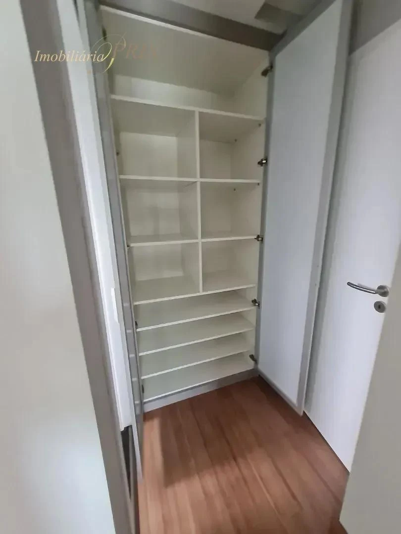 Glass-enclosed balcony in a 2-bedroom apartment, 76 m² — photo 4