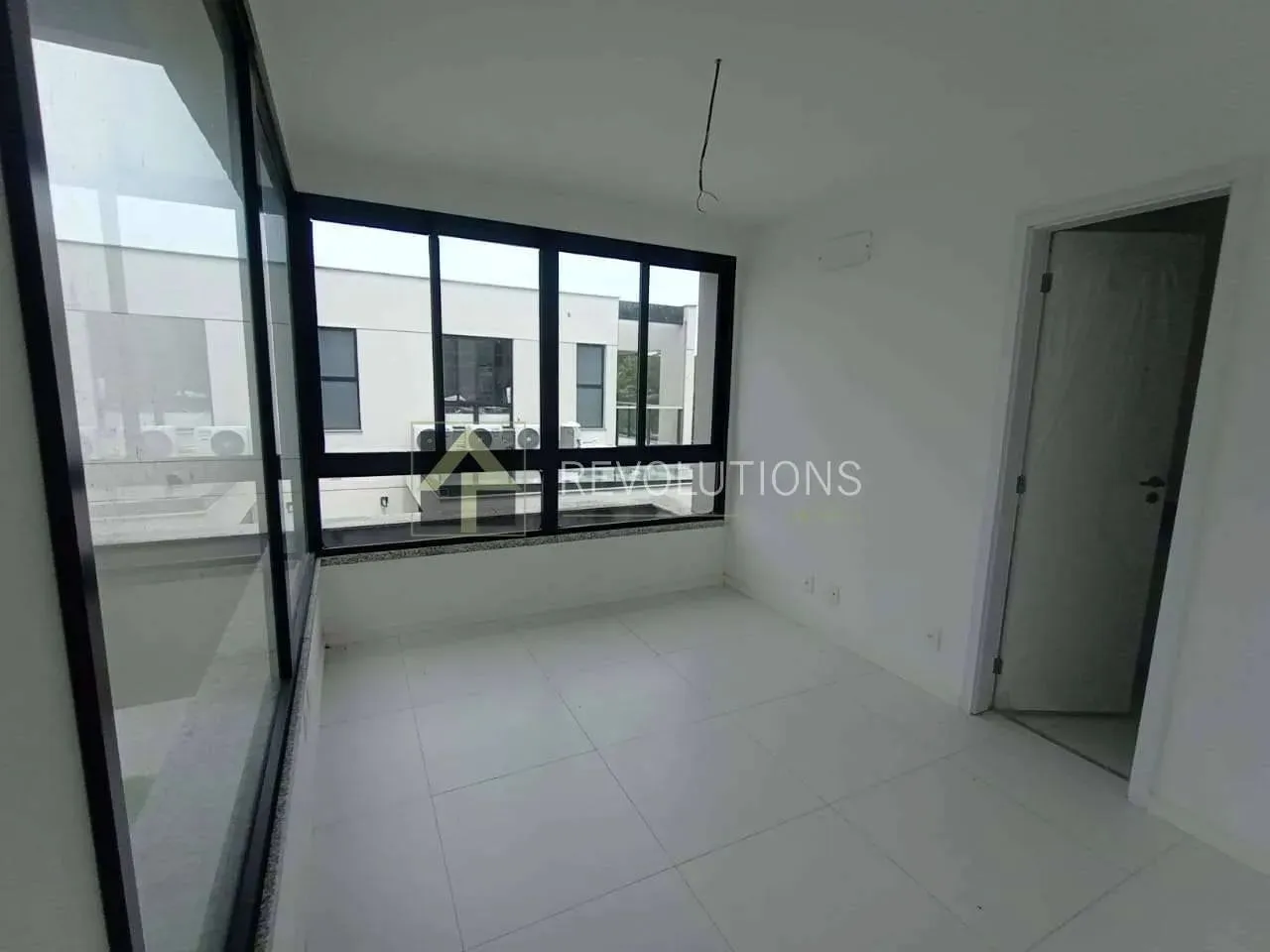 Casa sin amueblar con 4 dormitorios y balcón — photo 6