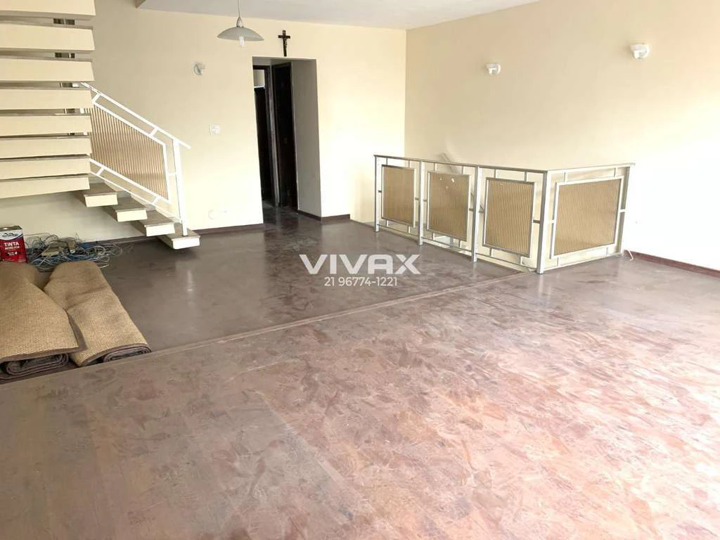 Unfurnished house with built-in wardrobes and 5 bedrooms — photo 8