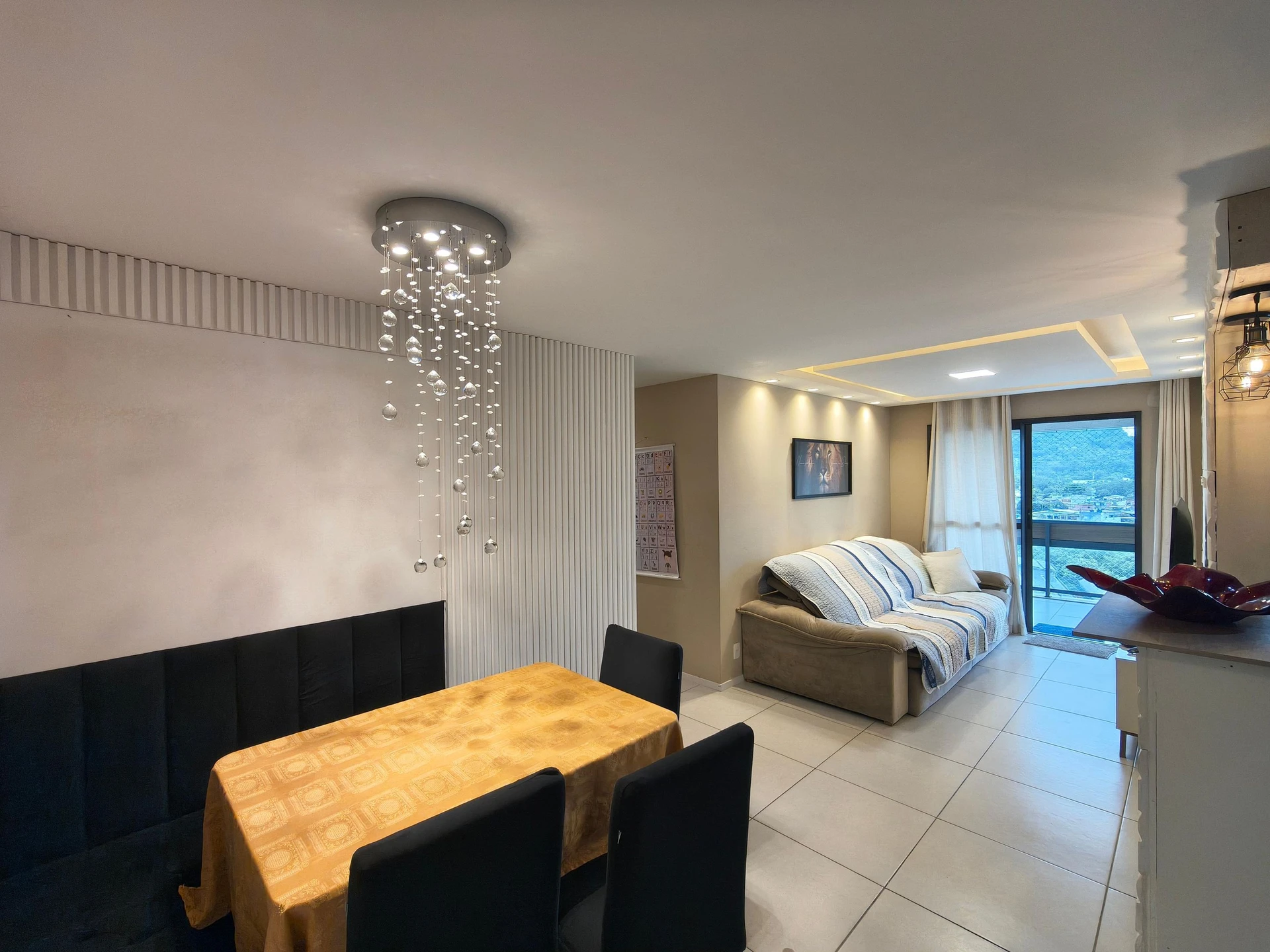3-bedroom apartment with a mountain view