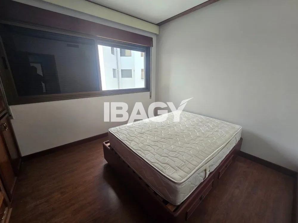 Furnished 512 m² apartment with a enclosed balcony — photo 14