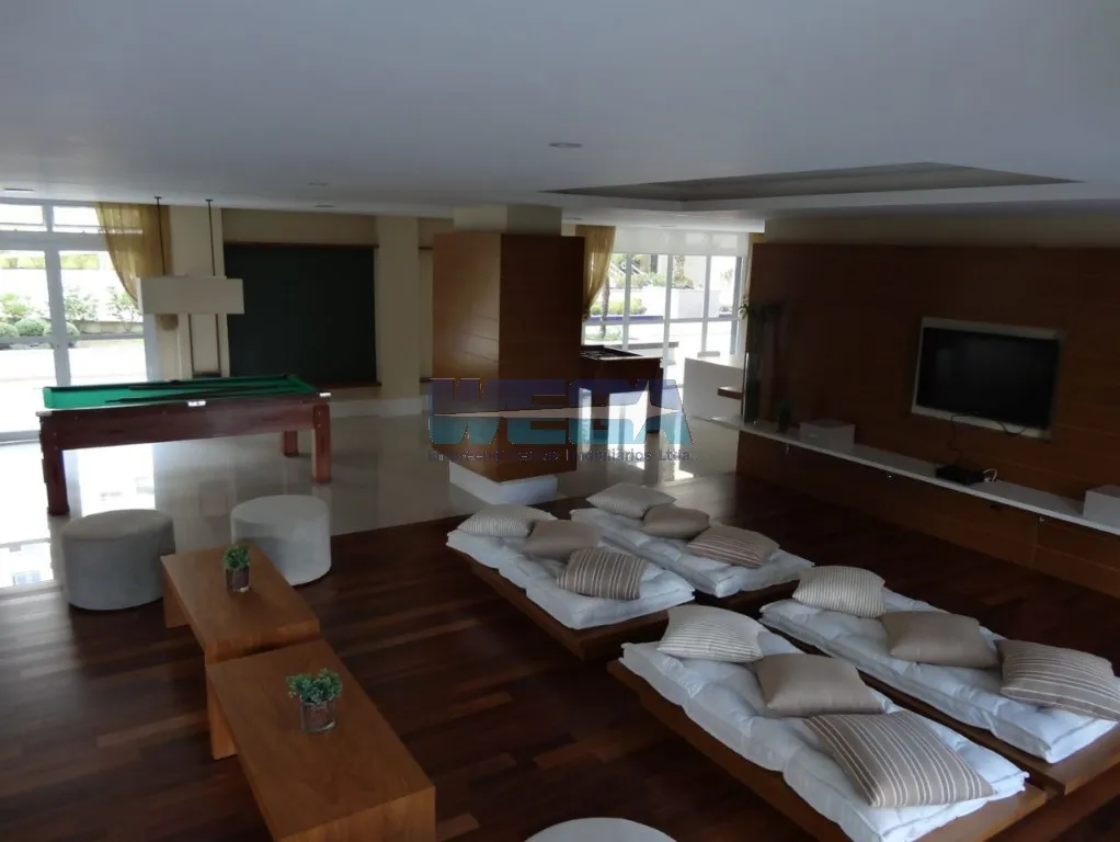 Apartamento com 4 quartos e varanda de vidro fechada — photo 42