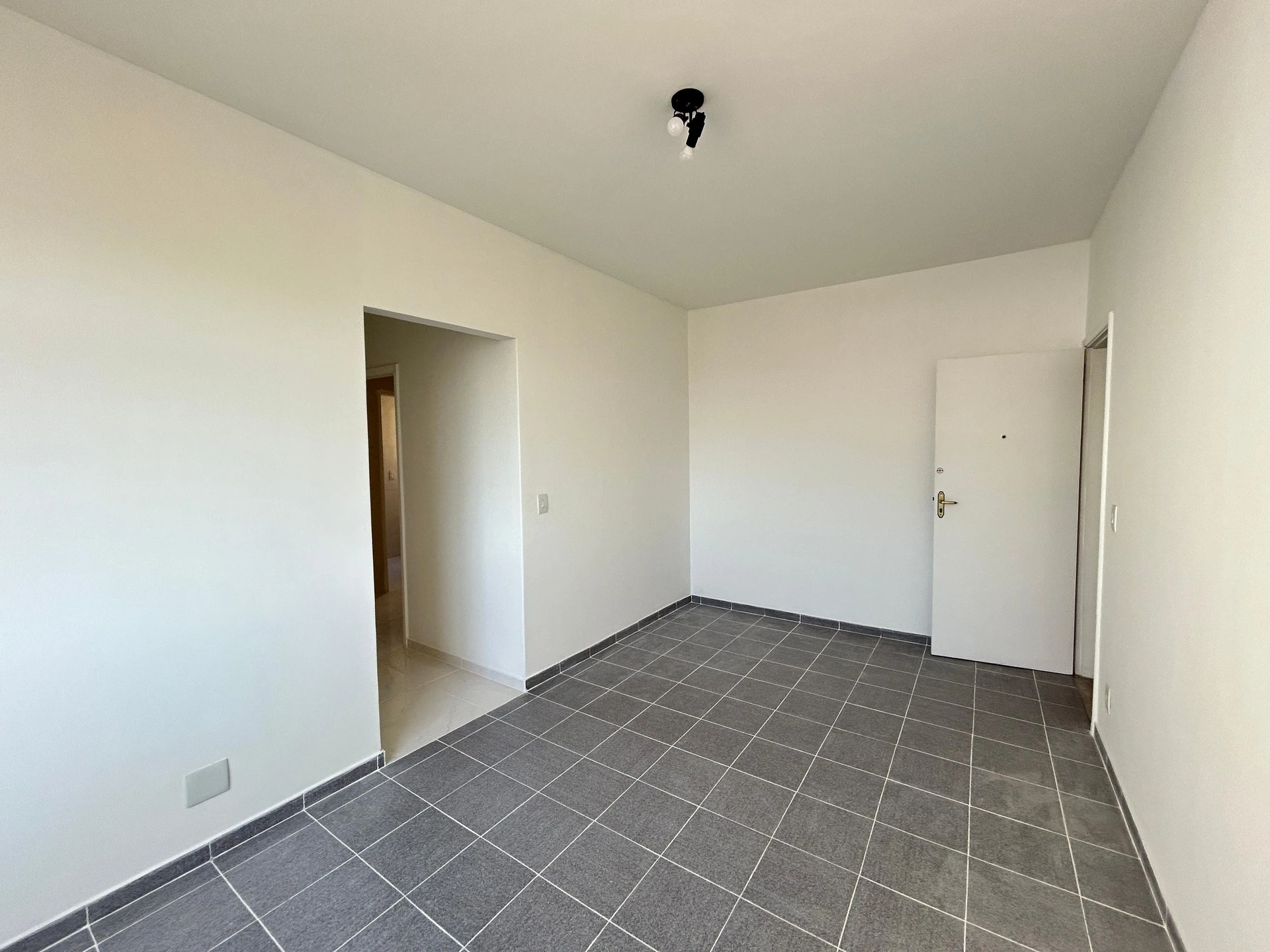Unfurnished rental apartment with 2 bedrooms and parking — photo 23