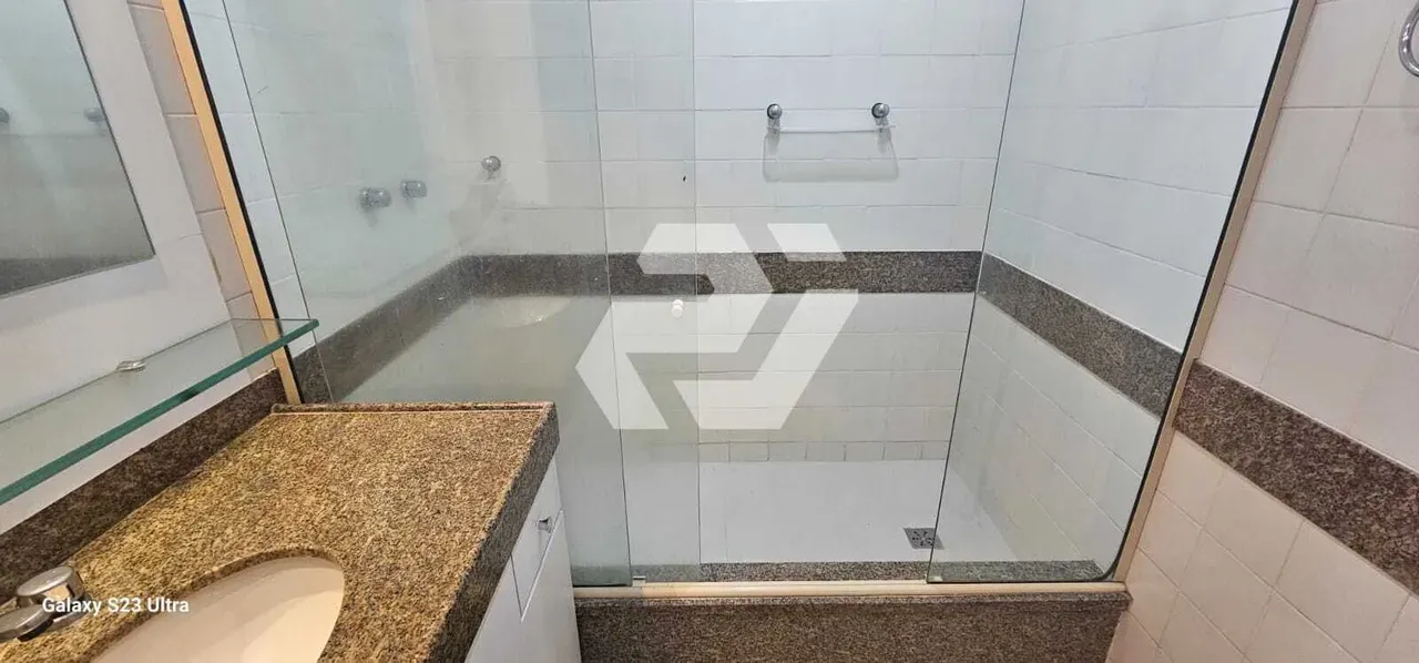 Apartment with 3 bedrooms, 5 bathrooms and balcony — photo 34