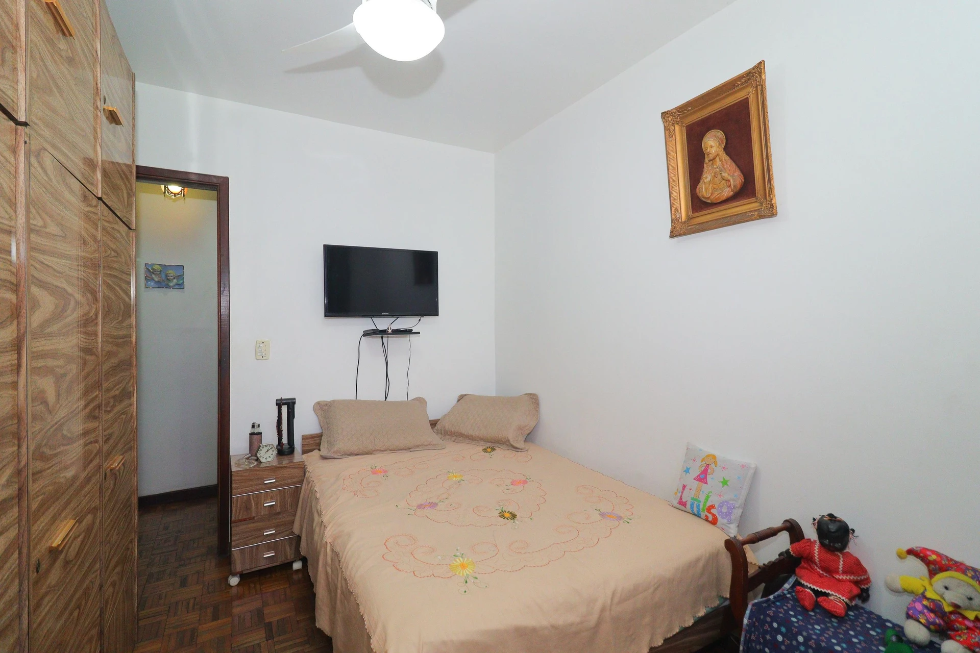 Furnished 3-bedroom apartment with balcony — photo 14