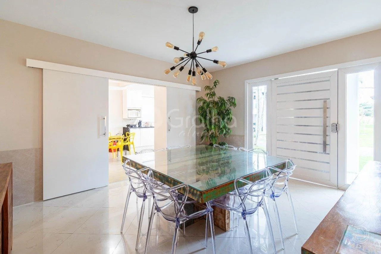5-bedroom house with a fireplace in Florianópolis — photo 40