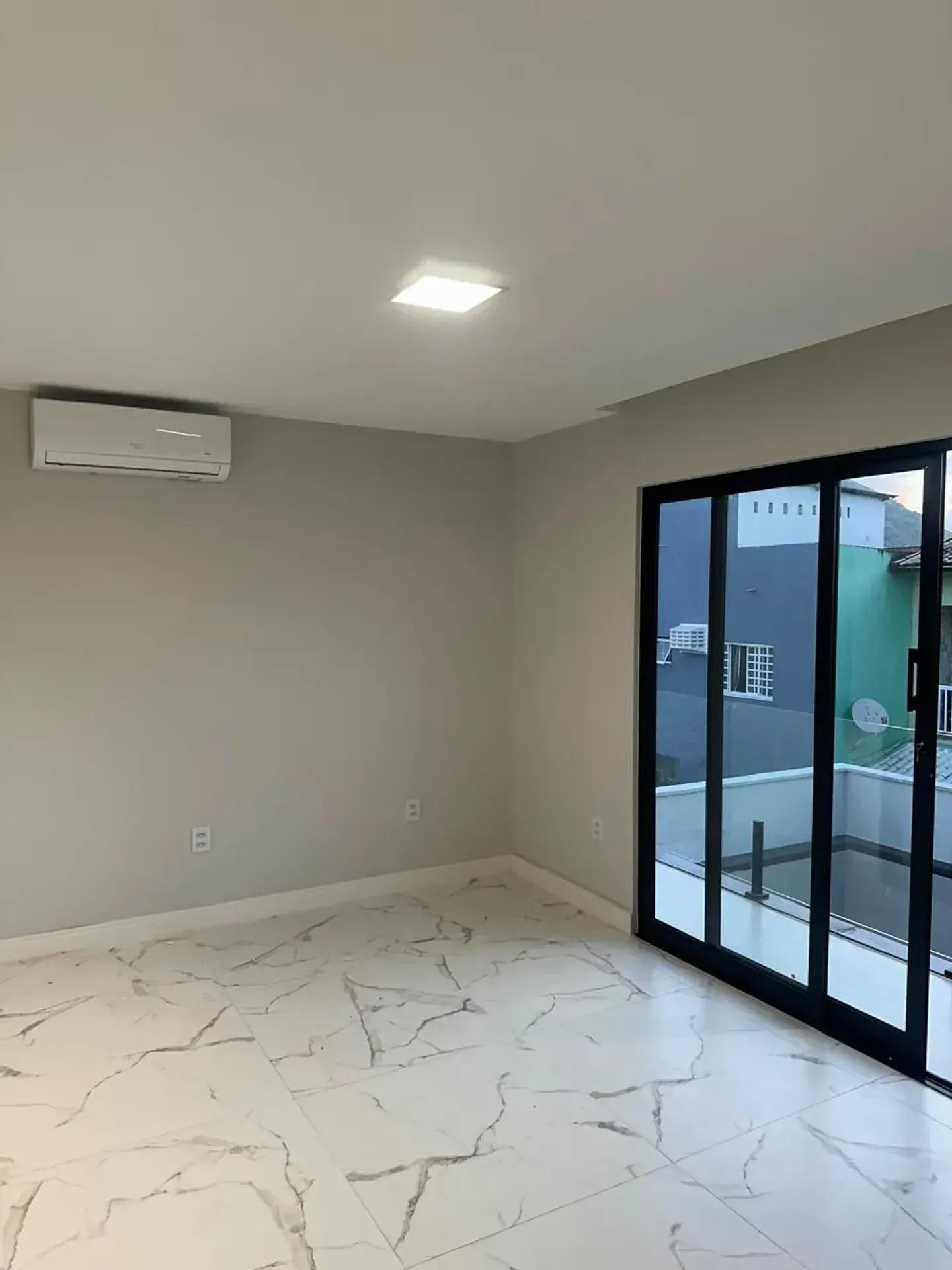 Casa sem mobília com 5 quartos e 5 banheiros — photo 37