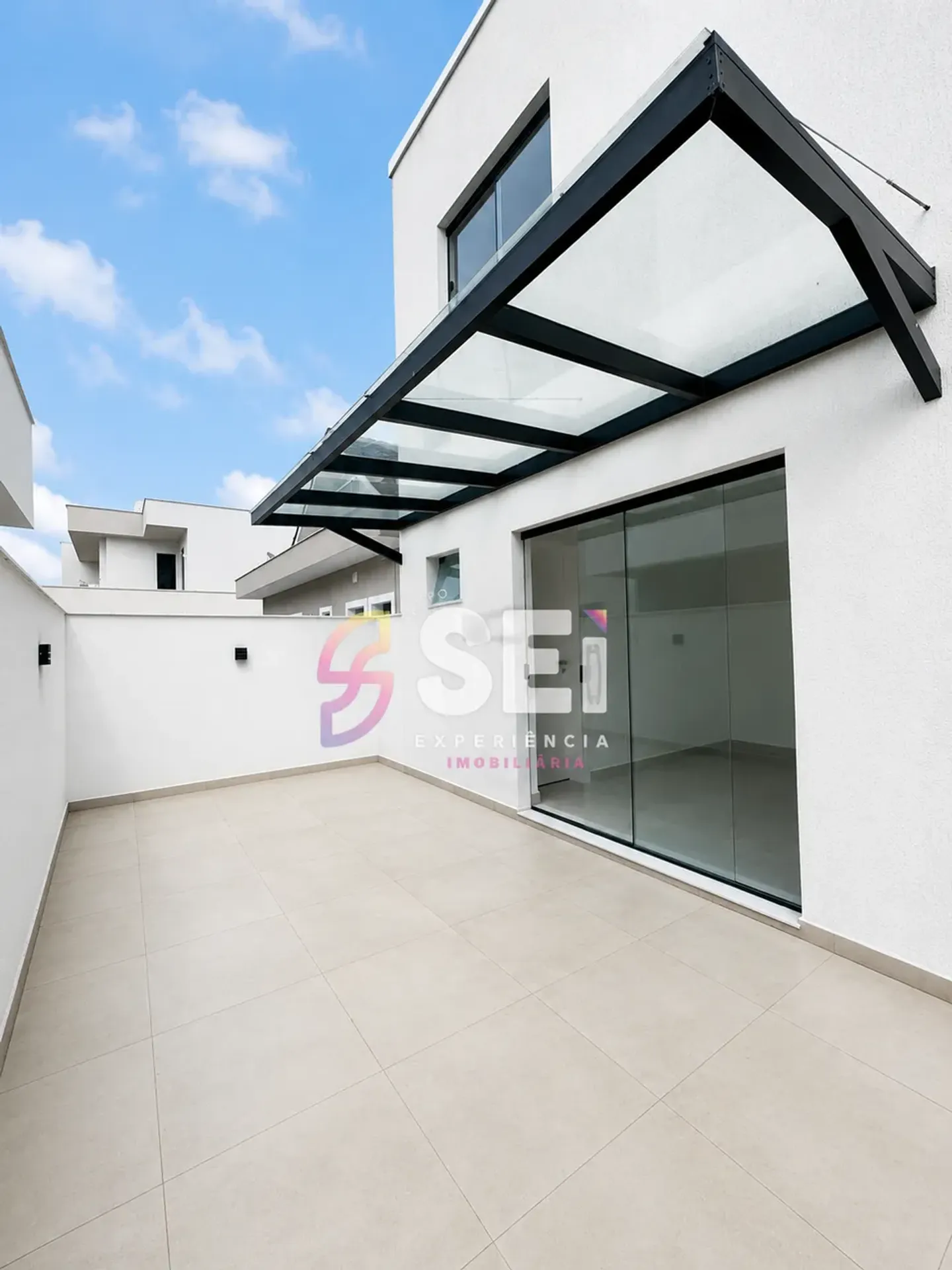512 m² house with 5 bedrooms and open-plan kitchen — photo 39