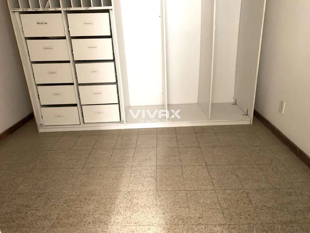 Unfurnished house with built-in wardrobes and 5 bedrooms — photo 12
