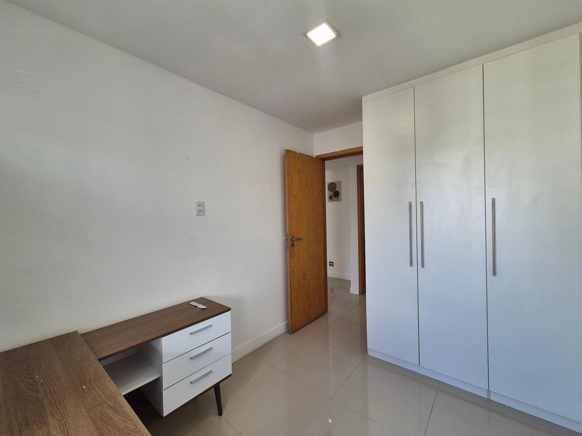 3-bedroom apartment with balcony and open-plan kitchen — photo 3