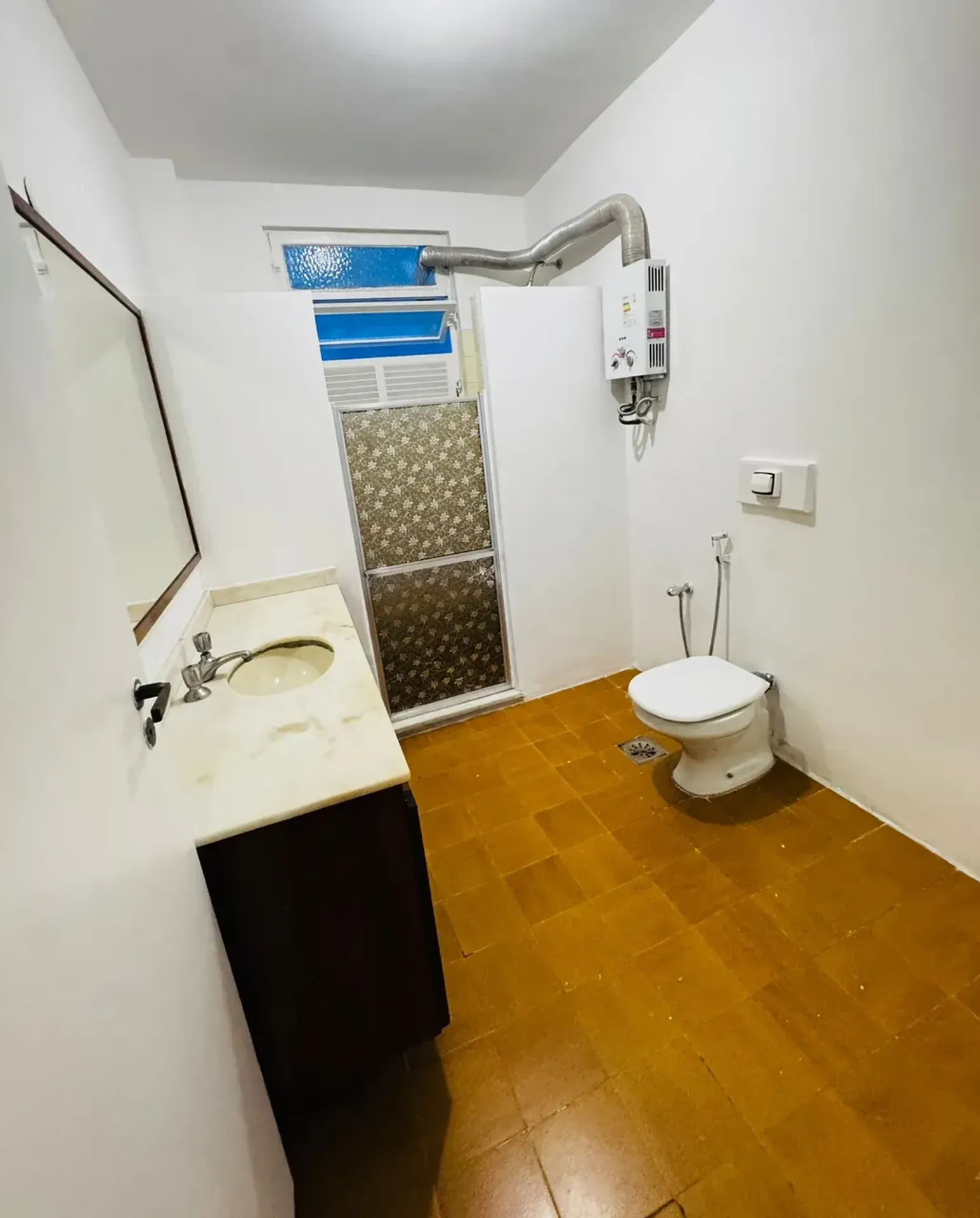 Wood or laminate floors in a 3-bedroom apartment, 129 m² — photo 12