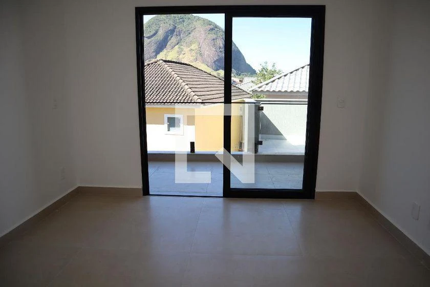 4-bedroom house with a mountain view in Rio de Janeiro — photo 9