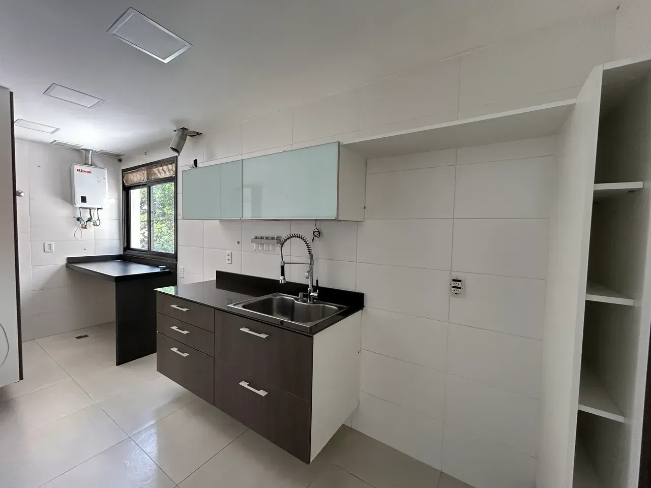 Apartment with 4 bedrooms and balcony grill — photo 2