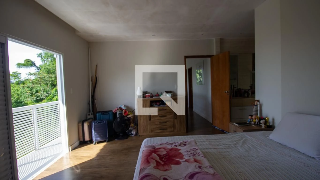 Furnished house with 5 bedrooms and 6 parking spaces — photo 9